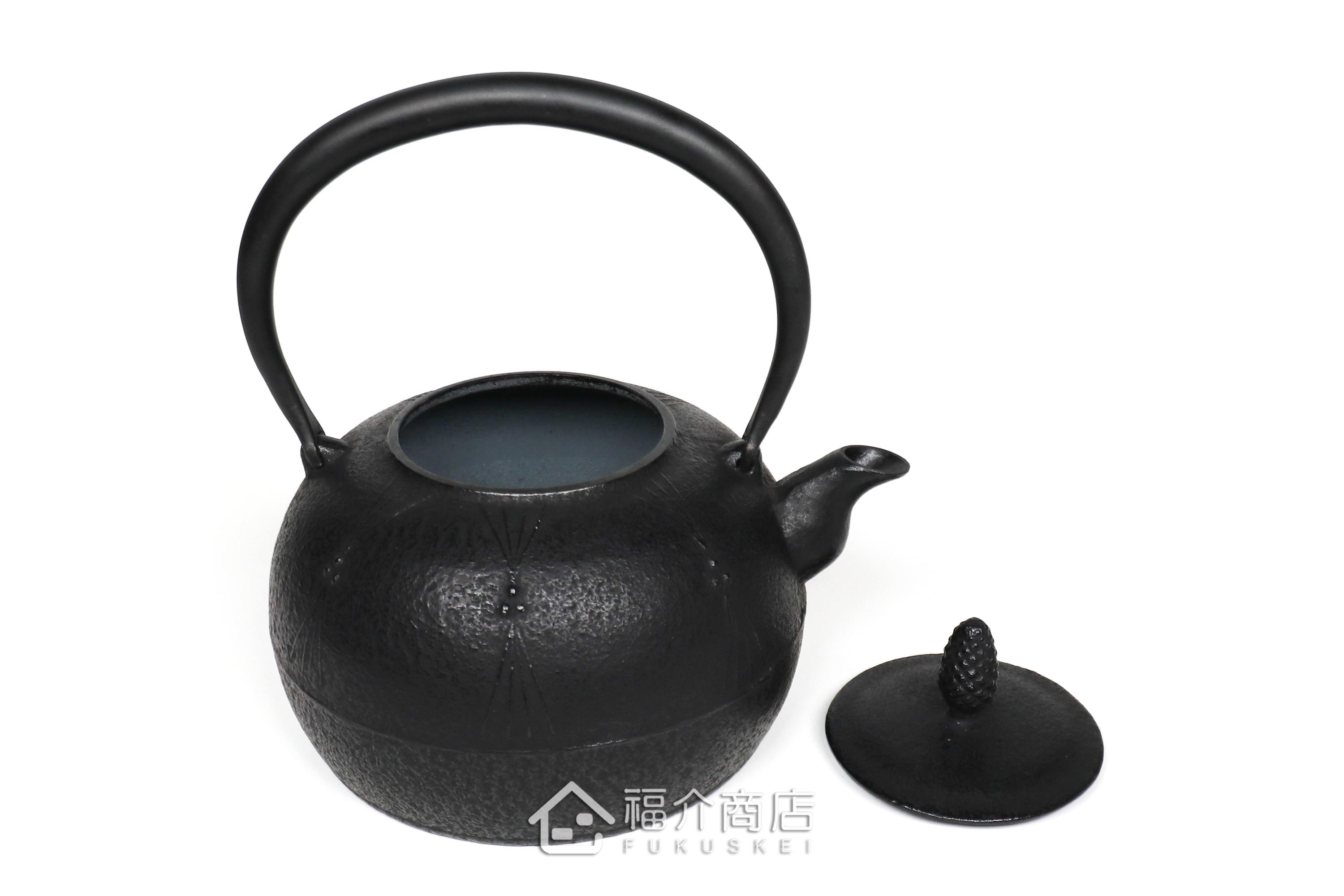 金野和司所製作的日本鑄鐵壺,壺身設計成松紋,煮水泡茶用的鐵壺
