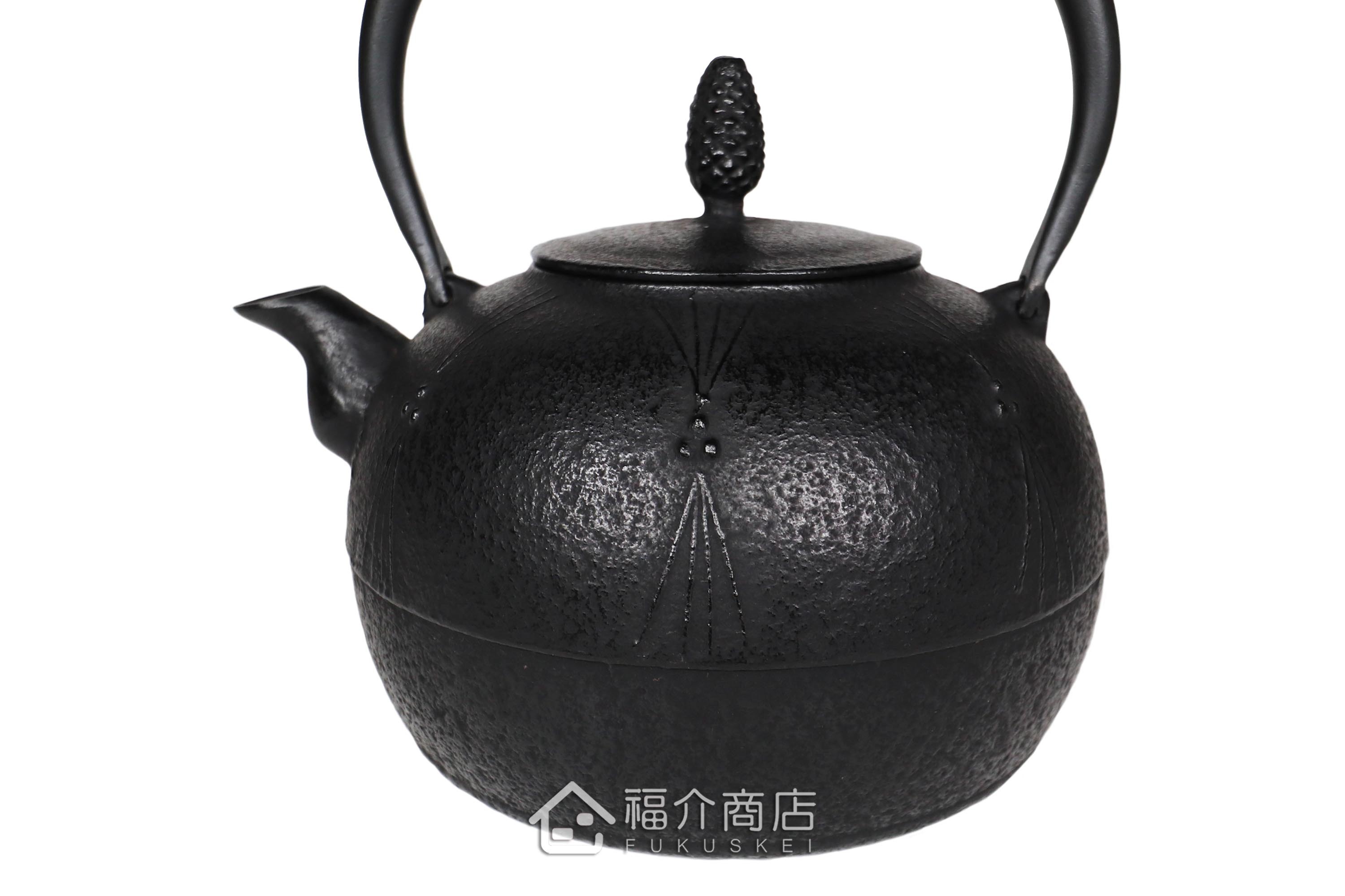 金野和司所製作的日本鑄鐵壺,壺身設計成松紋,煮水泡茶用的鐵壺