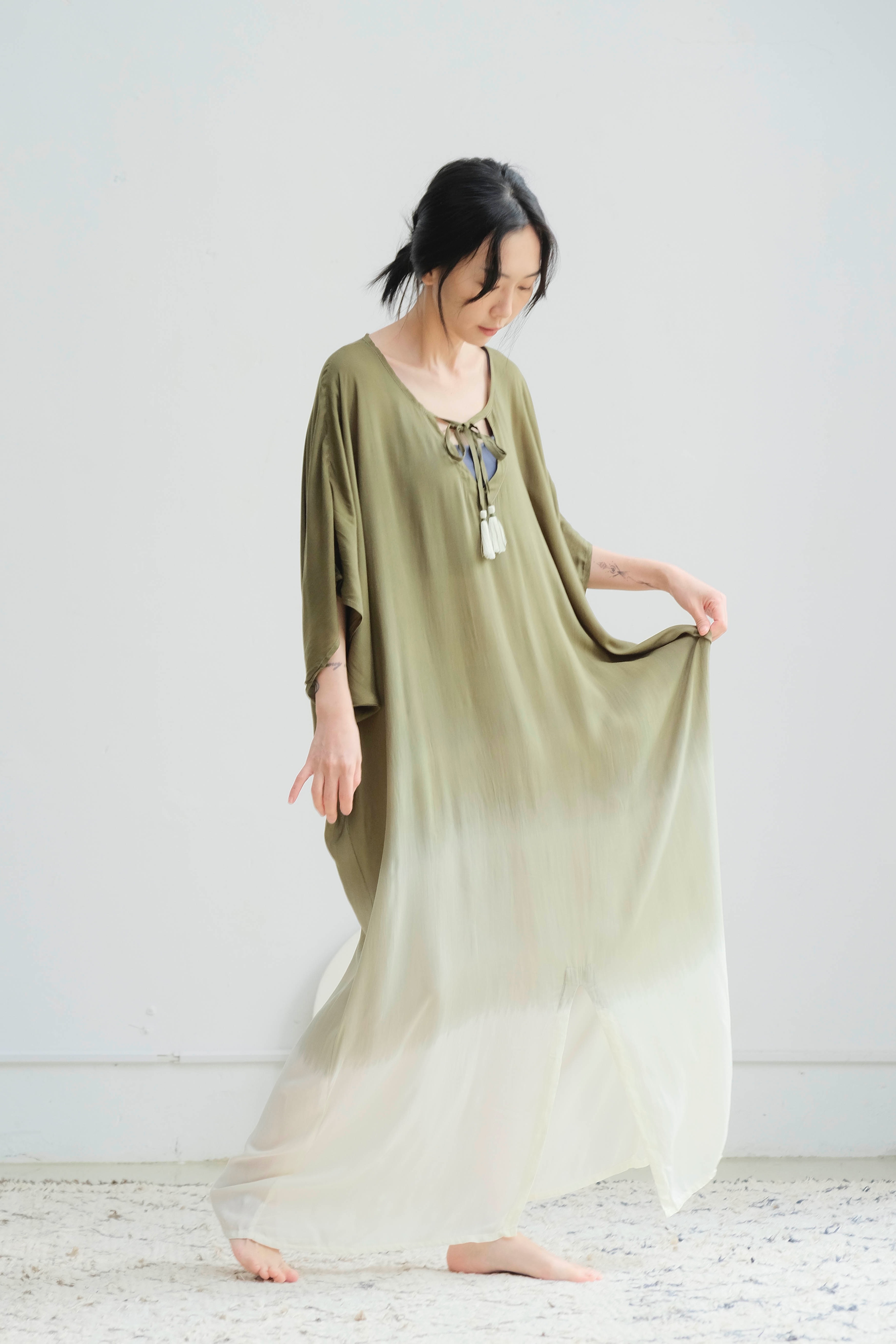 綁帶流蘇漸層洋裝罩衫 / 嫘縈 橄欖綠