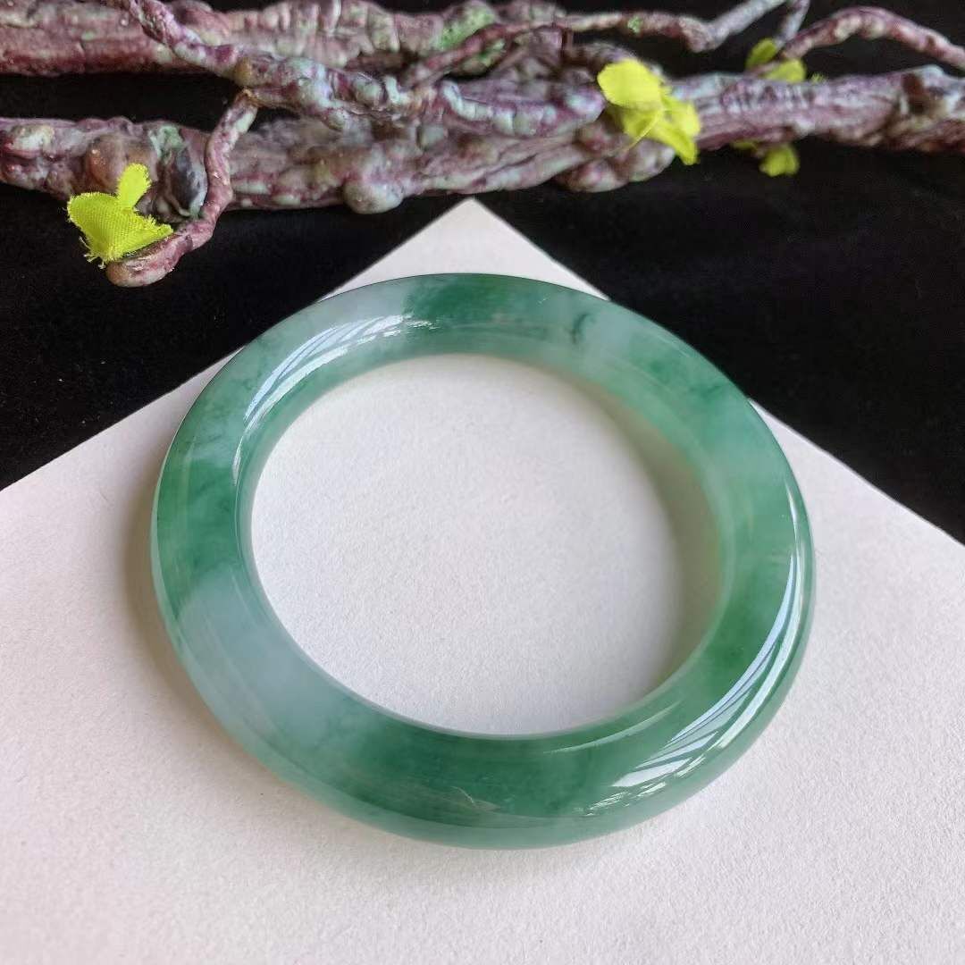 3162642 56.7mm翡翠冰種冰潤冰綠圓條手鐲 (56-58)