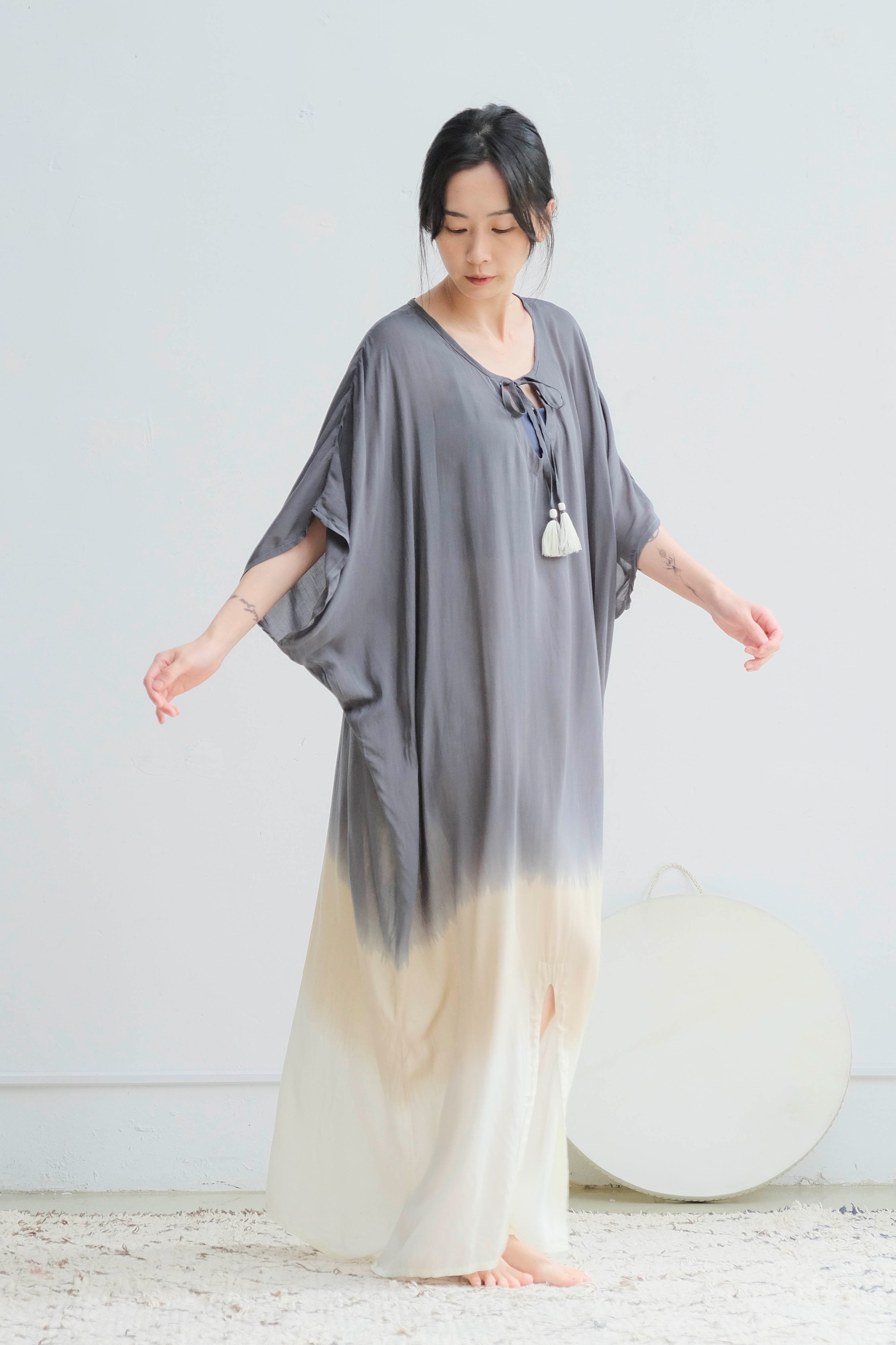 綁帶流蘇漸層洋裝罩衫 / 嫘縈 灰藍