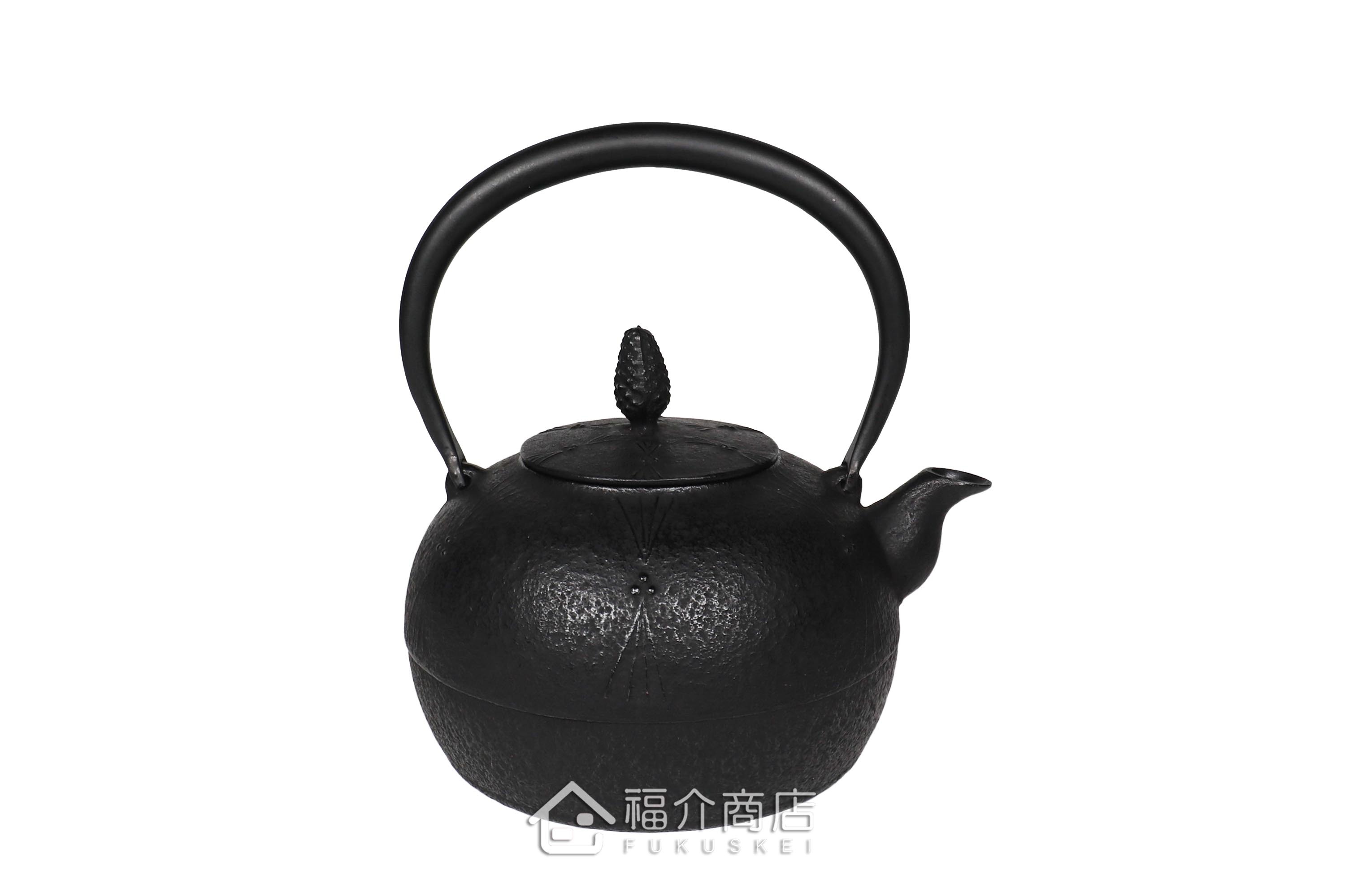 金野和司所製作的日本鑄鐵壺,壺身設計成松紋,煮水泡茶用的鐵壺