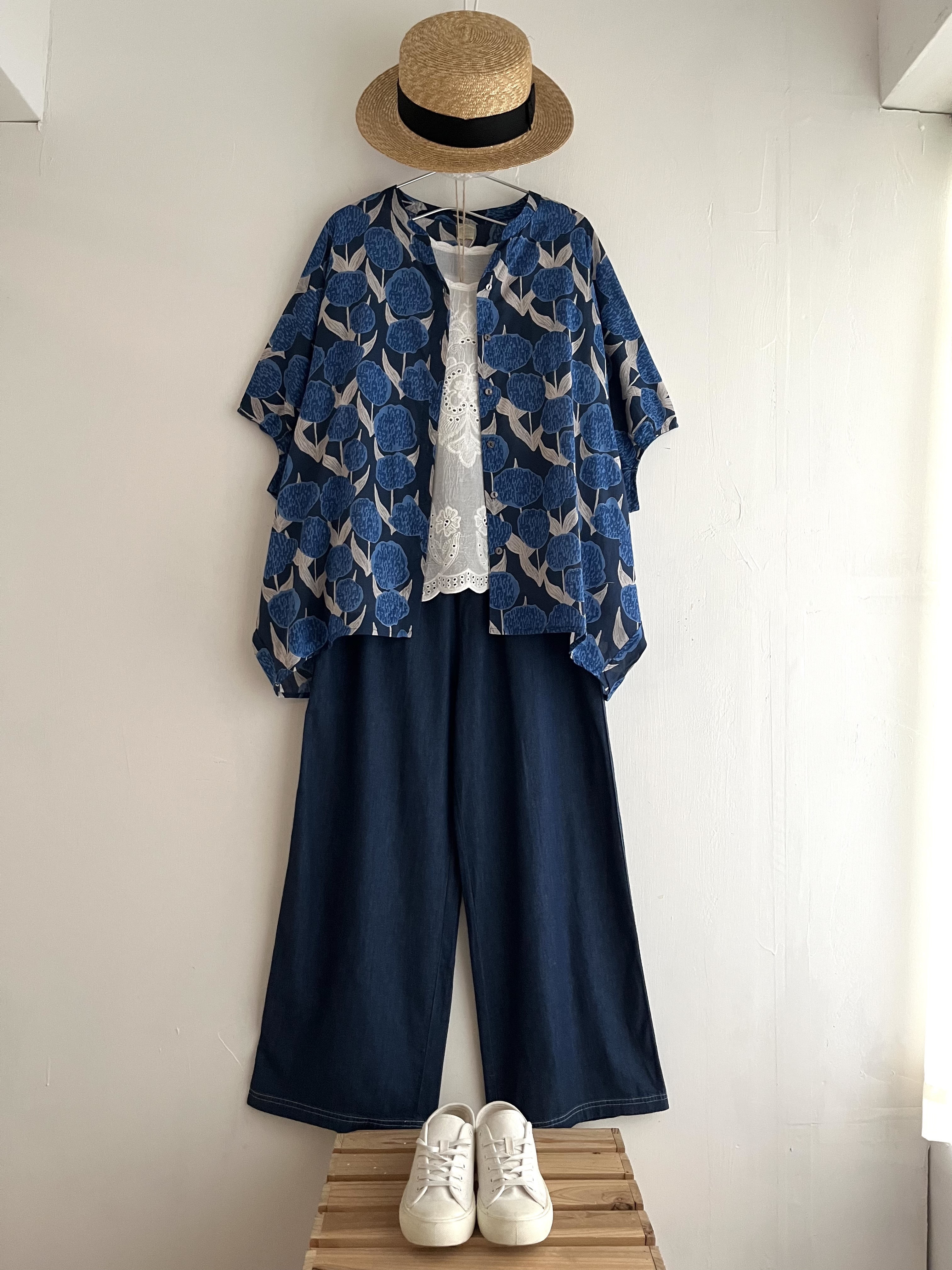 Little Market藍色水彩花花top