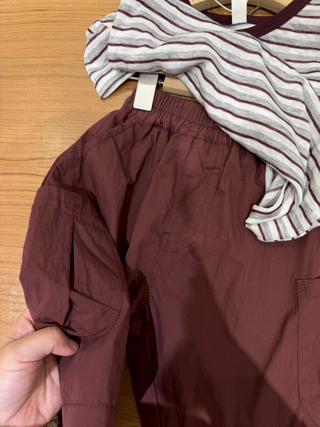 9143套裝 狗頭條紋短袖+7137酒紅短褲