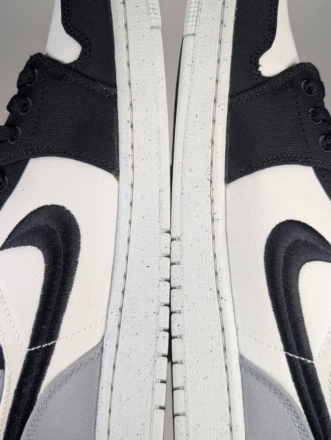 左右腳色差泛黃 DV0427-100/12 Air Jordan 1 Mid SE "Canvas" 黑煙灰 帆布 女鞋 男女段