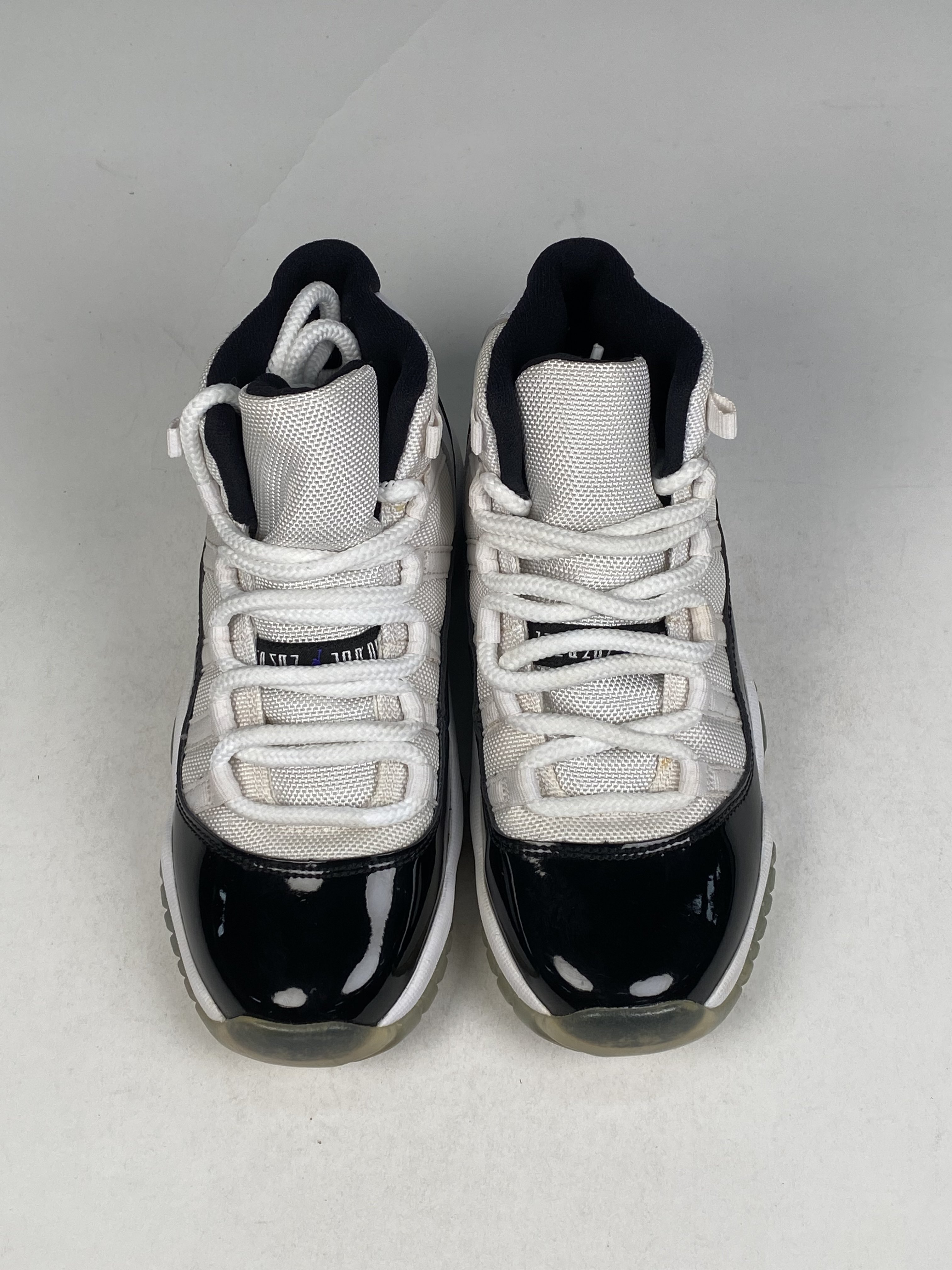 兩腳鞋面、鞋底泛黃 378038-100 3.5Y Air Jordan 11 「 Concord 」GS 女段