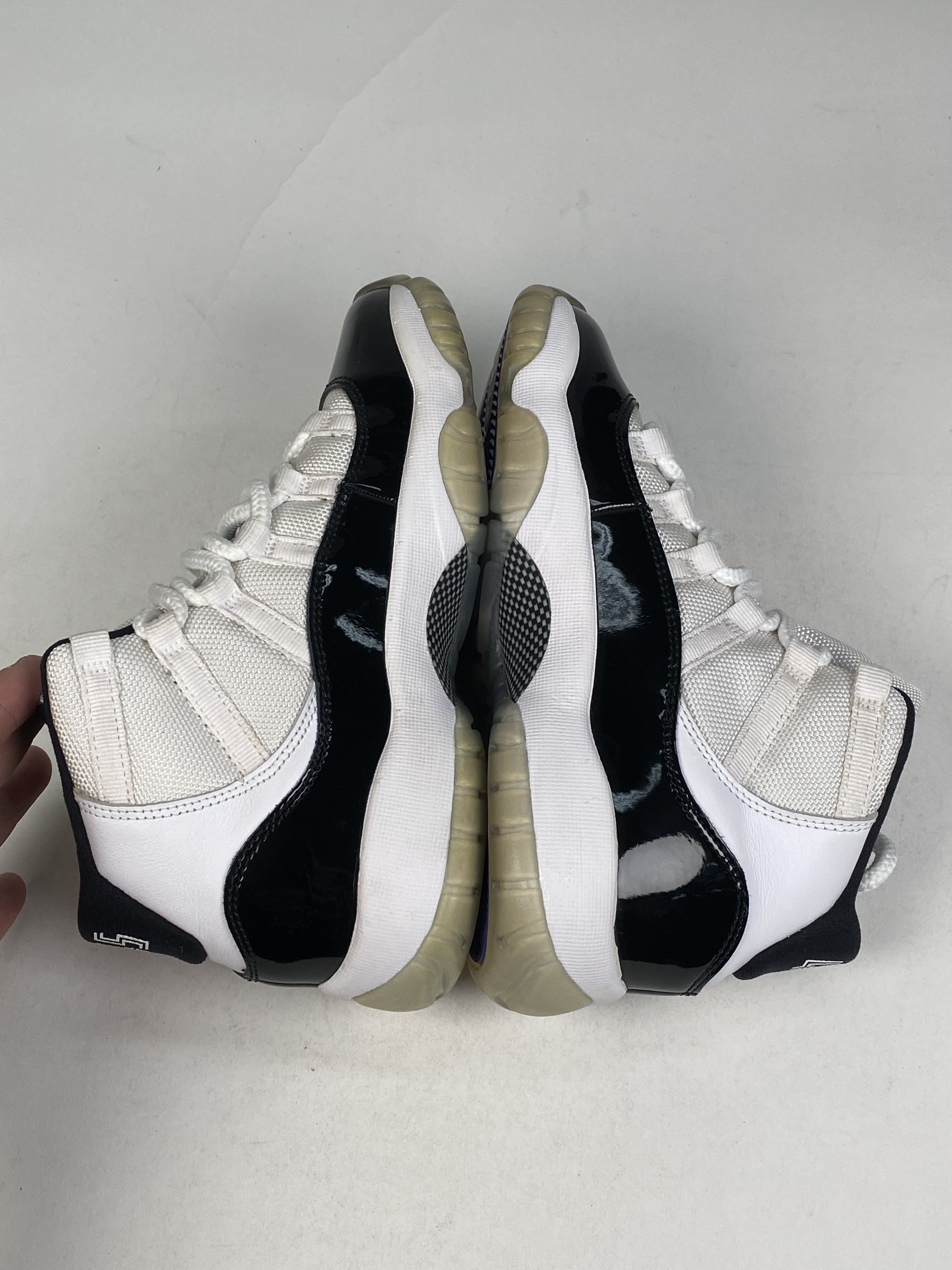 兩腳鞋面、鞋底泛黃 378038-100 3.5Y Air Jordan 11 「 Concord 」GS 女段