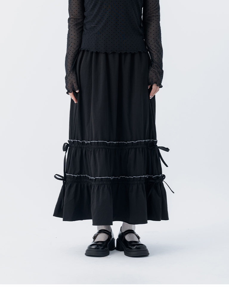 Ruffled hem long skirt with drawstring drape and ruffle trim, available in two colors.S/M【03021751】in stock+pre-order