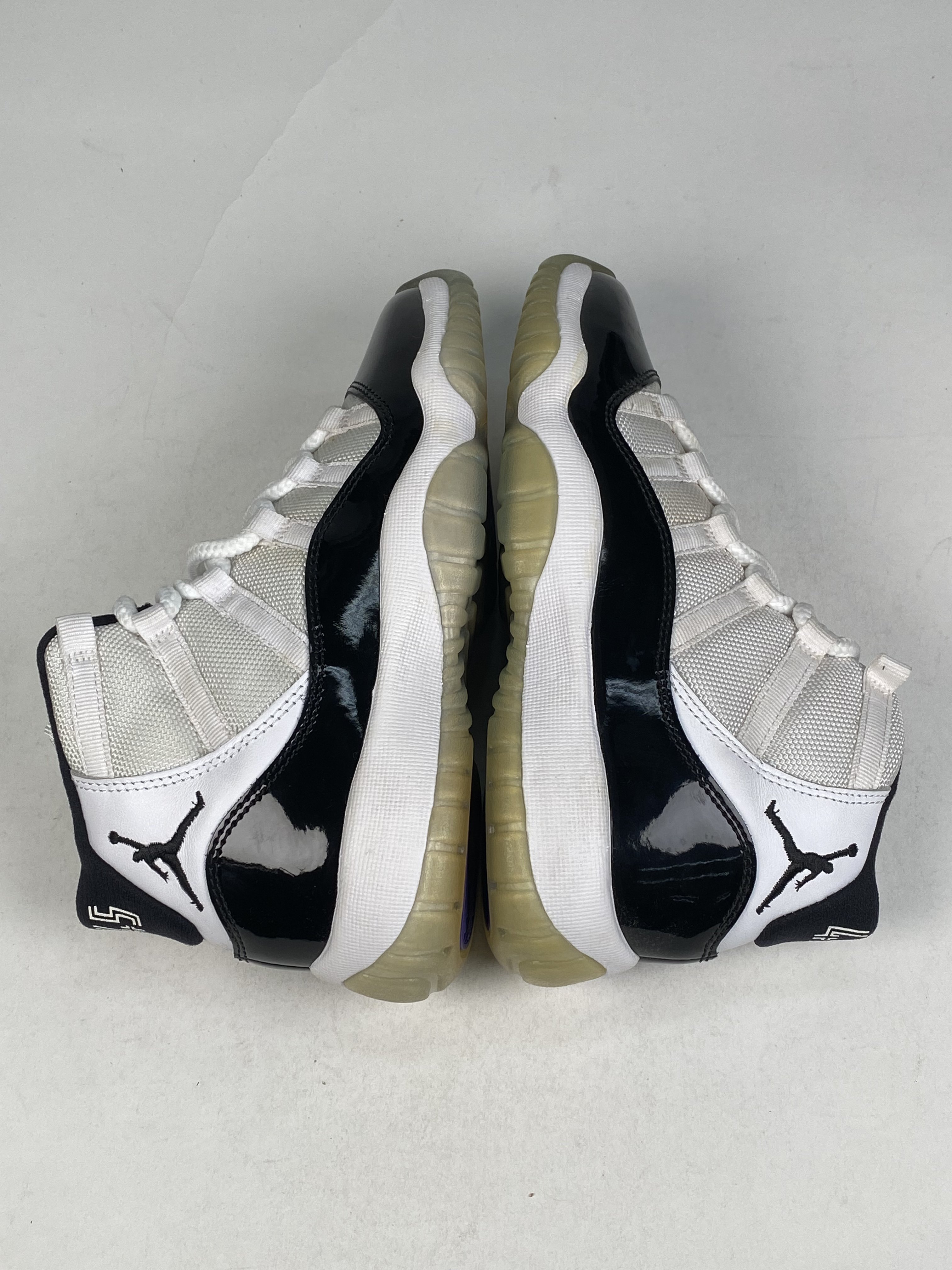 兩腳鞋面、鞋底泛黃 378038-100 4Y Air Jordan 11 「 Concord 」GS 女段