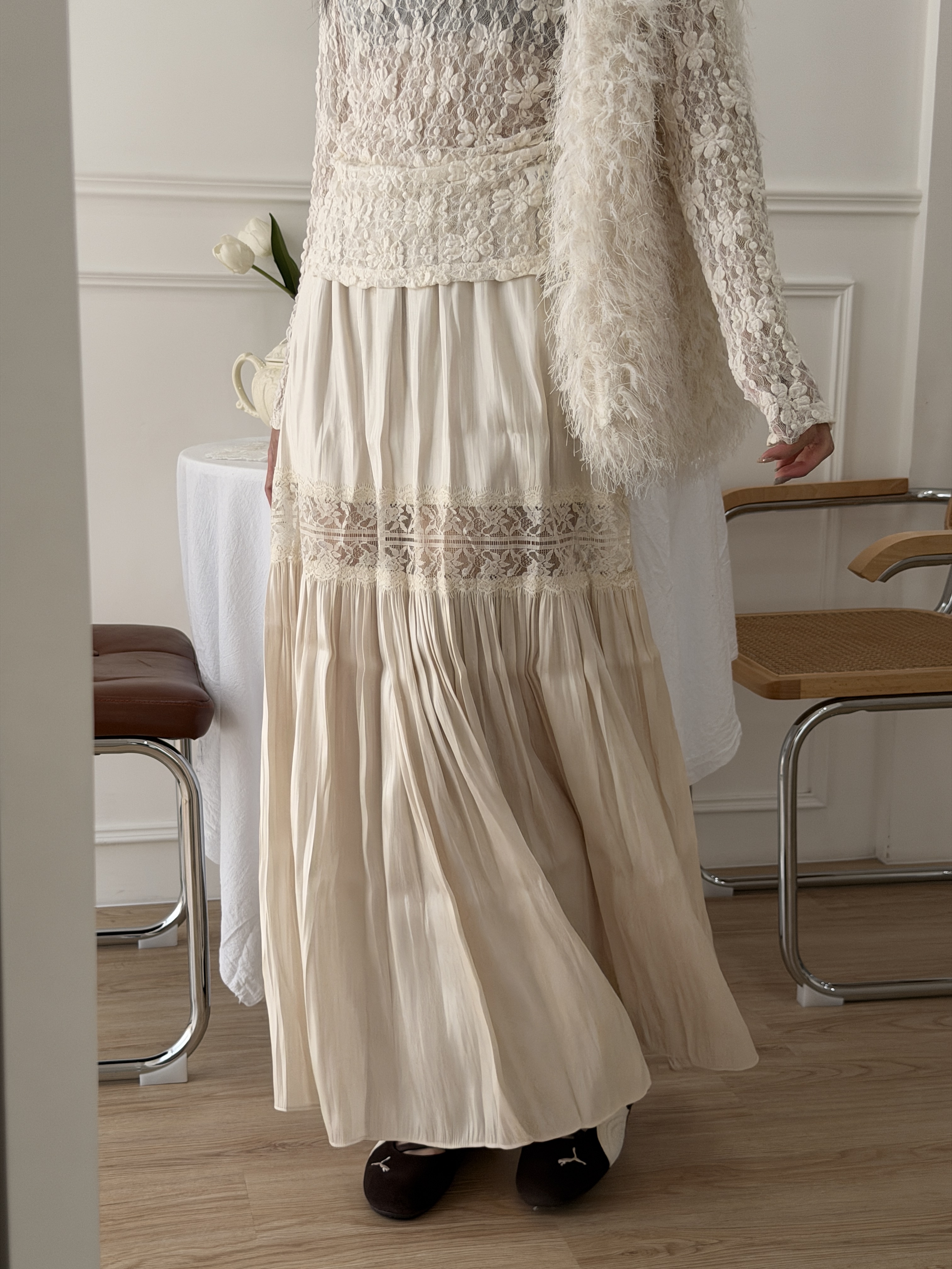 🌷光澤感蕾絲簍空長裙 (米白)