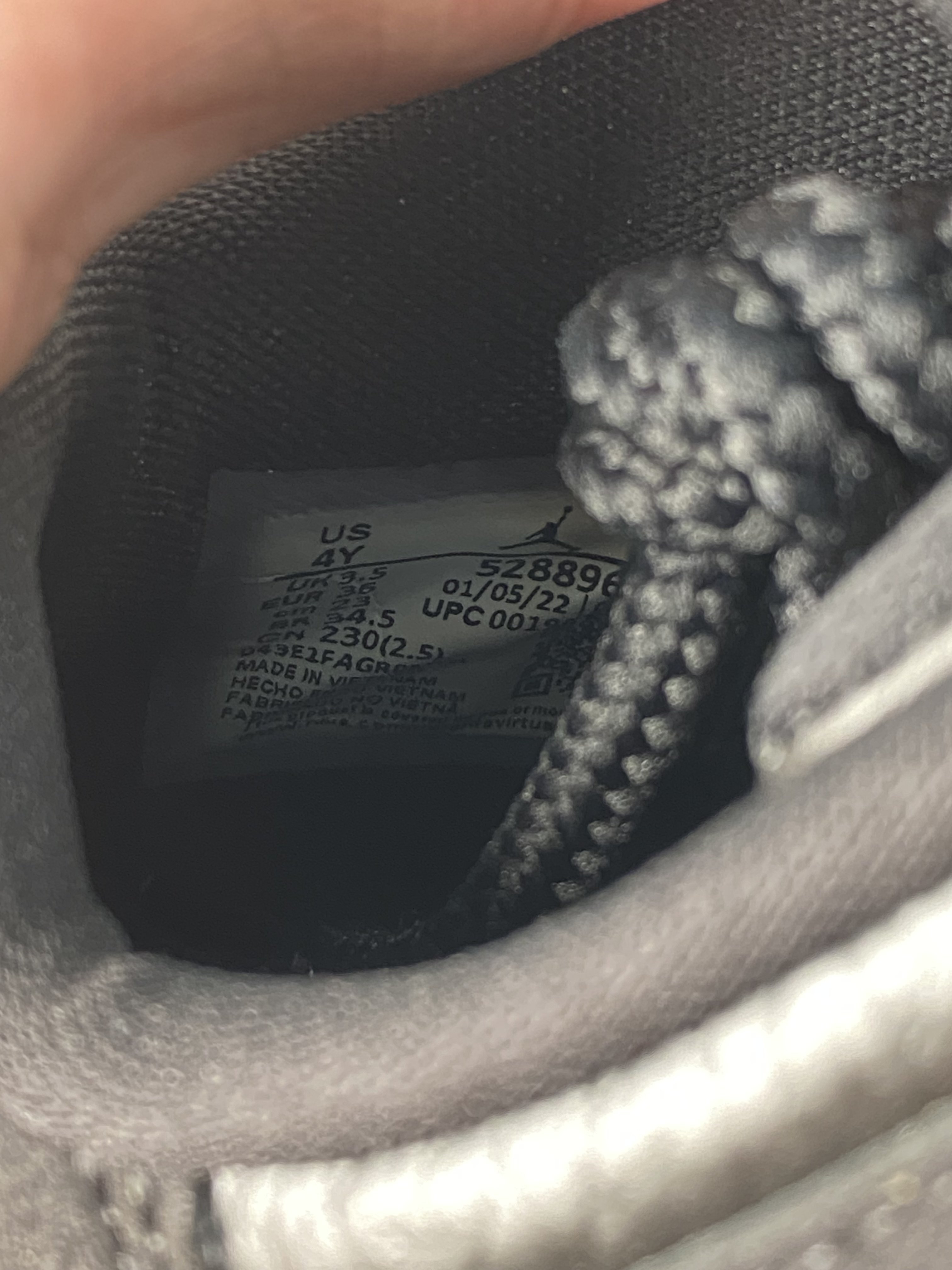 兩腳鞋底泛黃&內標發霉 528896-001 4Y Air Jordan 11 Low GS " 72-10 " 經典 籃球鞋 女款