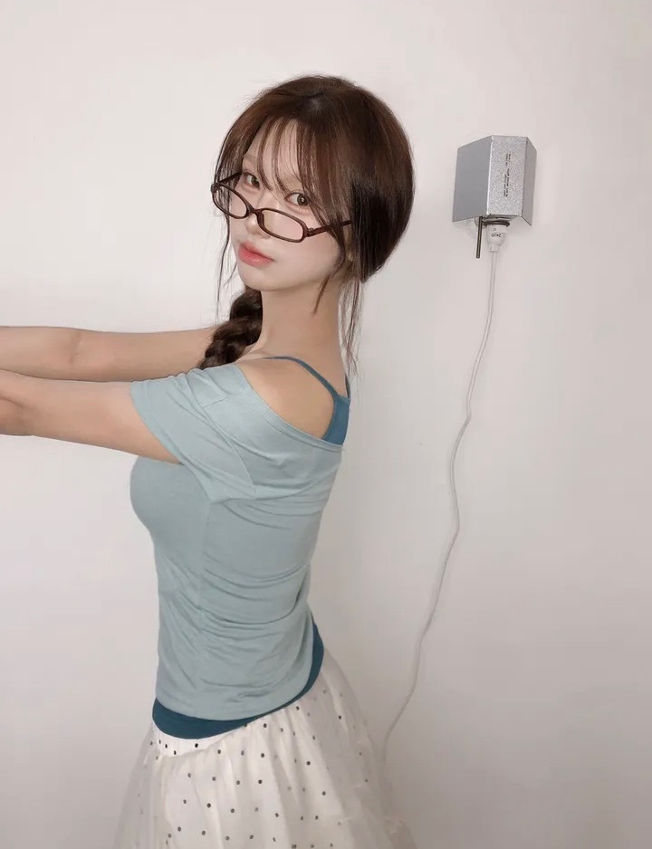 【優惠預訂】馬卡龍色系！韓國大U領修身短袖TEE（6色）