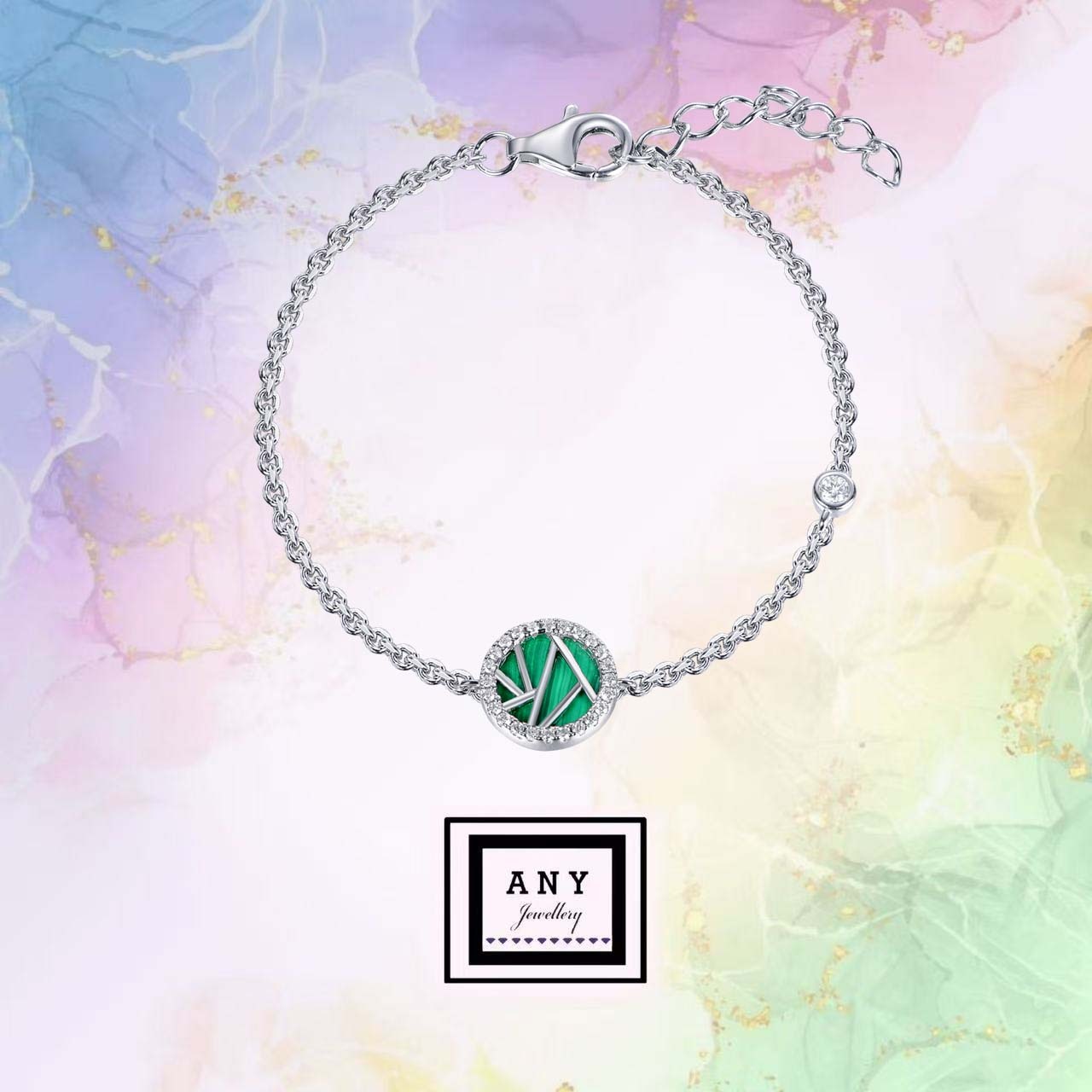 AQ39 B1946 綠色孔雀石 Traces of Light Bracelet（莫桑）$398