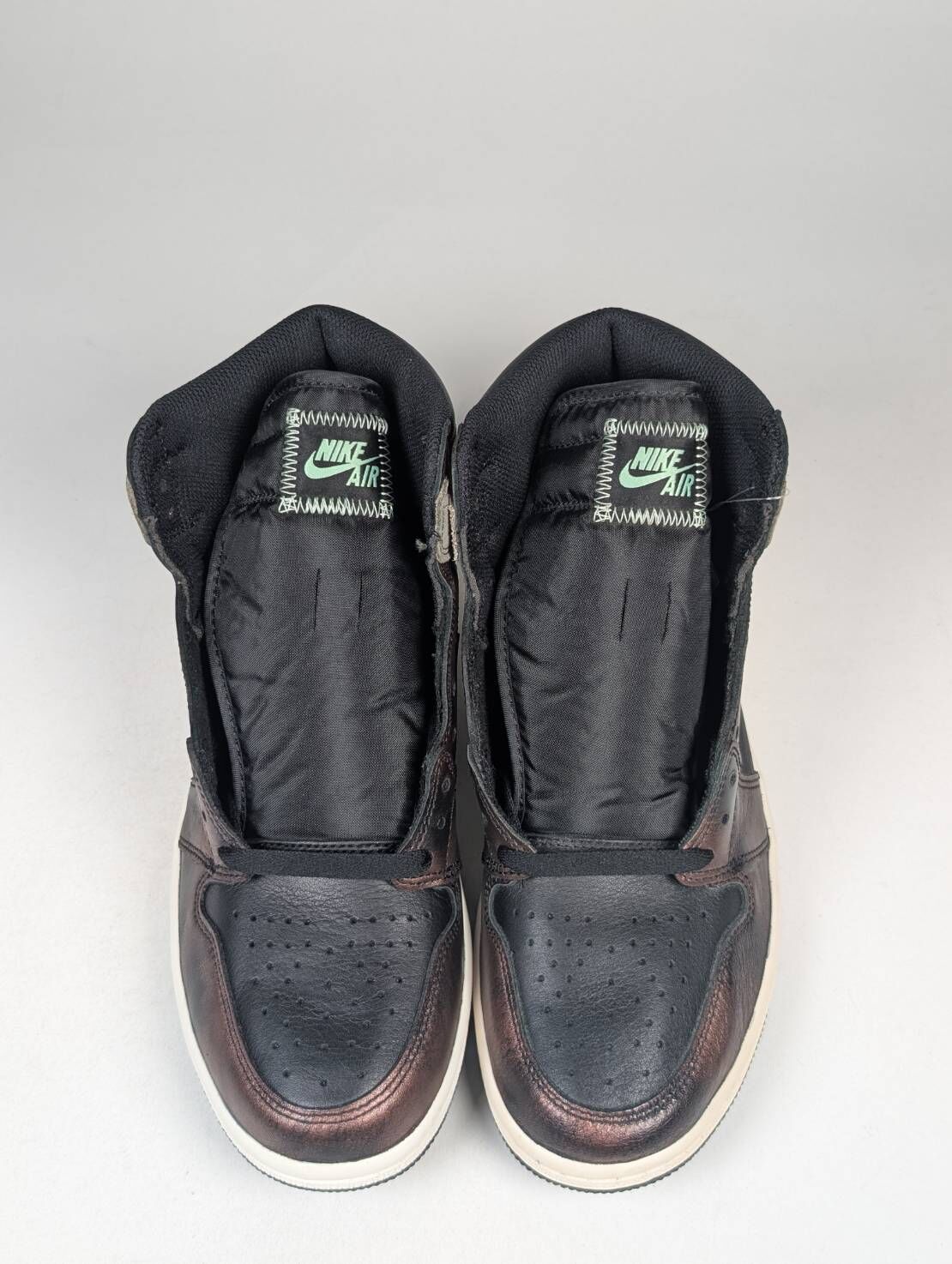 鞋盒不符實際為US10 左右腳中底微泛黃 555088-033/105 Air Jordan 1 High OG Light Army 變色金屬 金屬鏽蝕 男款