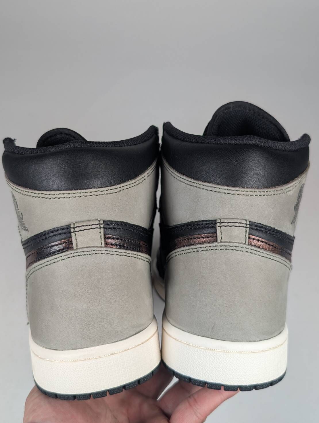 鞋盒不符實際為US10 左右腳中底微泛黃 555088-033/105 Air Jordan 1 High OG Light Army 變色金屬 金屬鏽蝕 男款