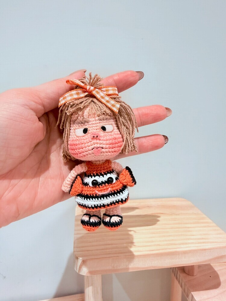 預購001-吐舌尼莫小丑魚口袋迷你精緻醜娃吊飾『約8cm』『預購時間45-90天』