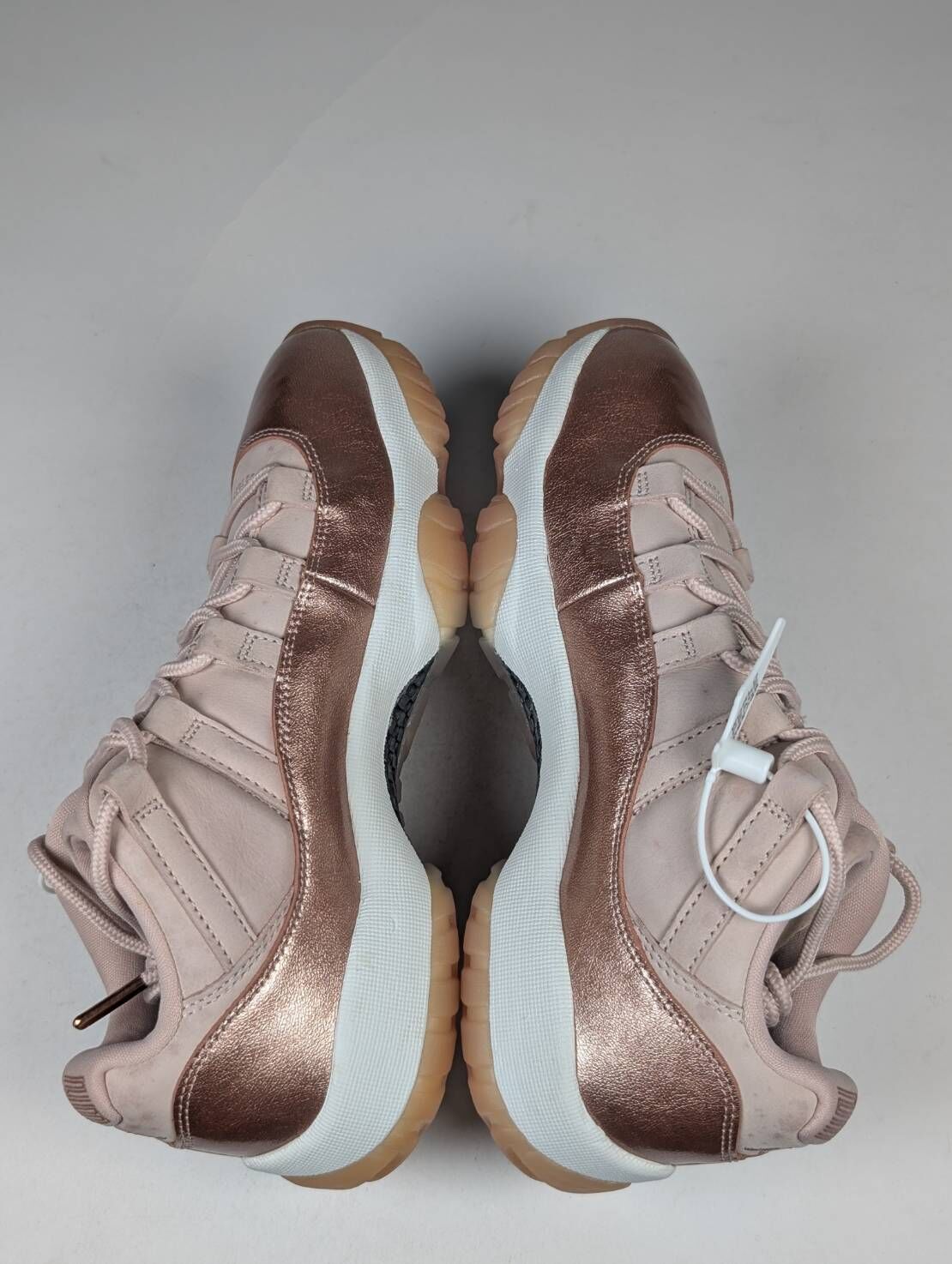 左右腳鞋底發黃,鞋面髒污 AH7860-105/8.5 Nike Air Jordan 11 Retro Low Rose Gold
