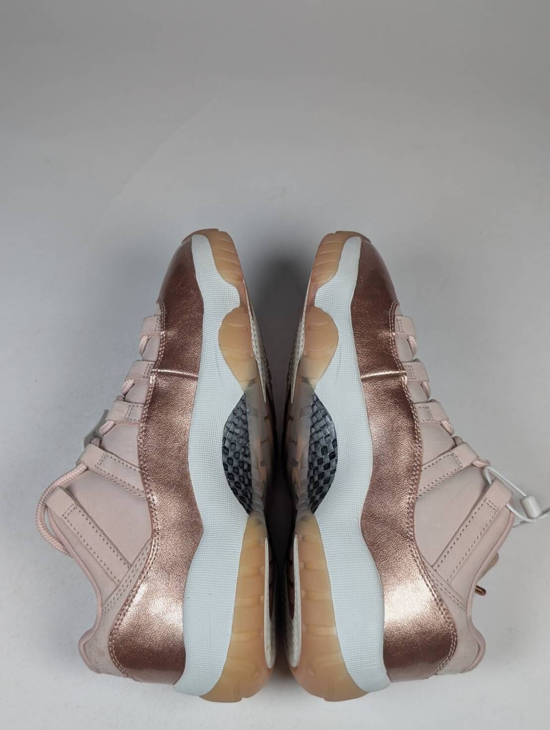 左右腳大底發黃,後跟髒污 AH7860-105/8.5 Nike Air Jordan 11 Retro Low Rose Gold