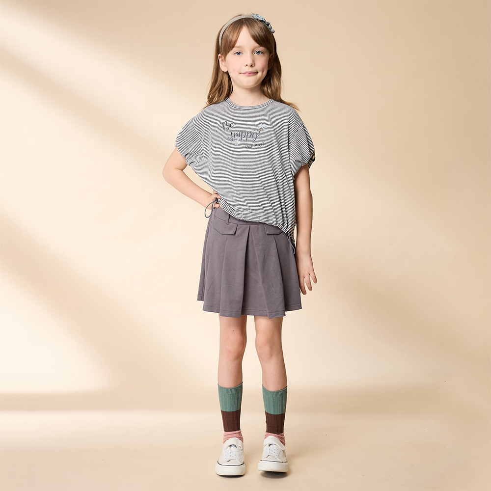 PIPPY 舒適橫條字母繡花落肩圓領短袖上衣 灰