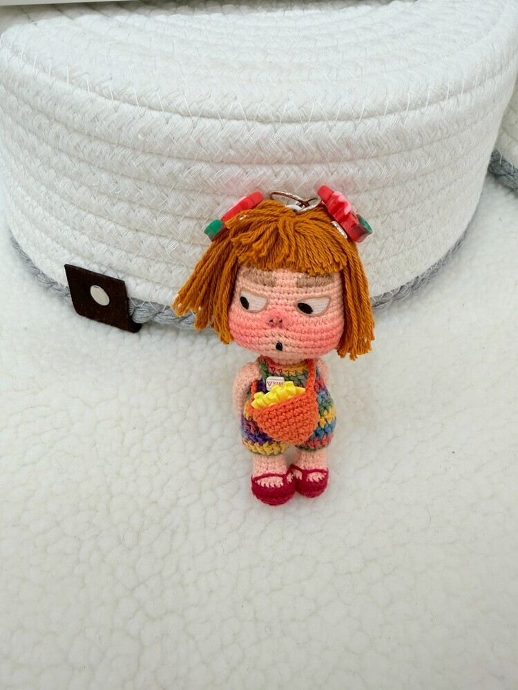 預購004-彩色吊帶褲口袋迷你精緻醜娃吊飾『約7.5-9cm』『預購時間45-90天』