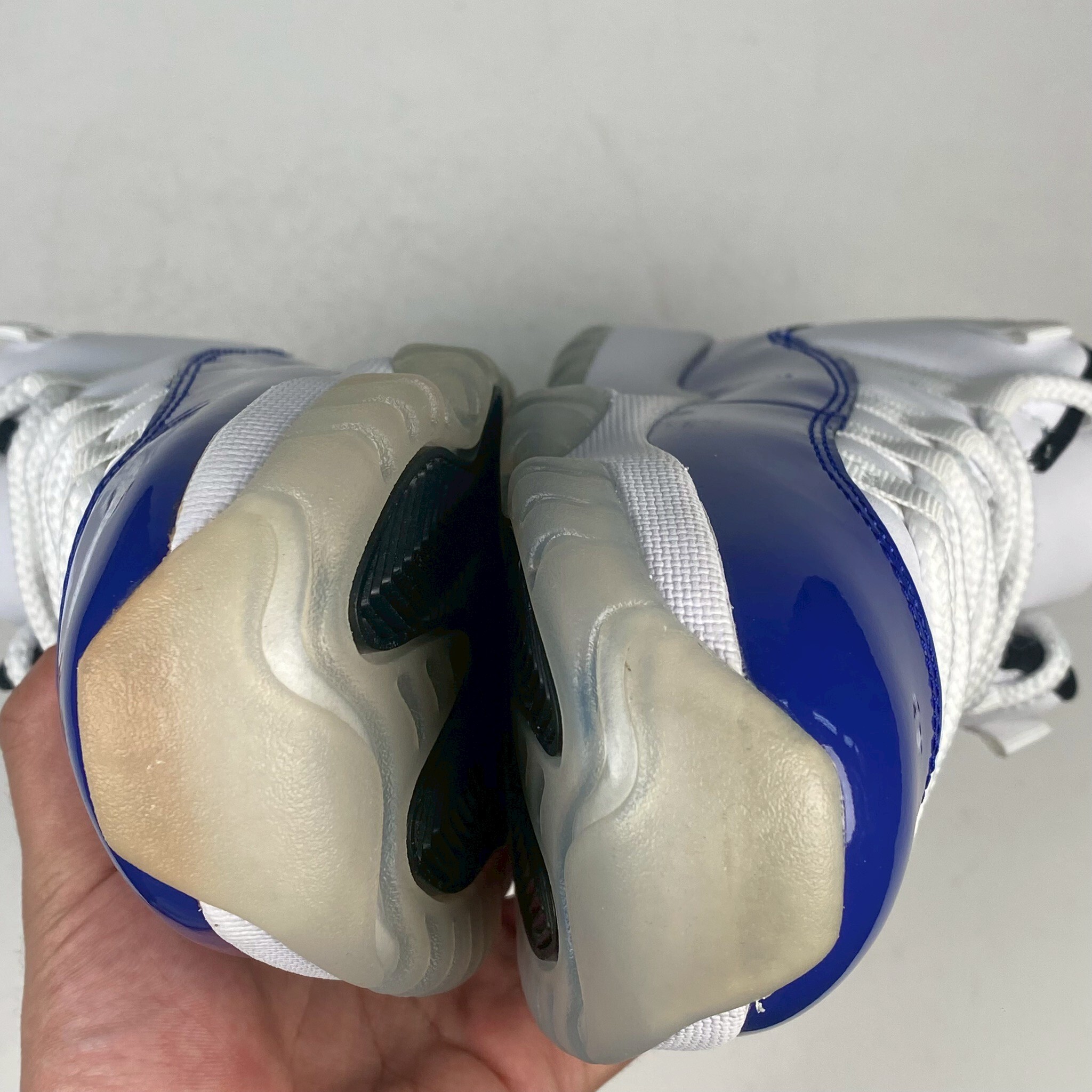 右腳鞋頭&鞋底微泛黃 AH7860-100 W8 Air Jordan 11 Low Concord W 白藍 女鞋