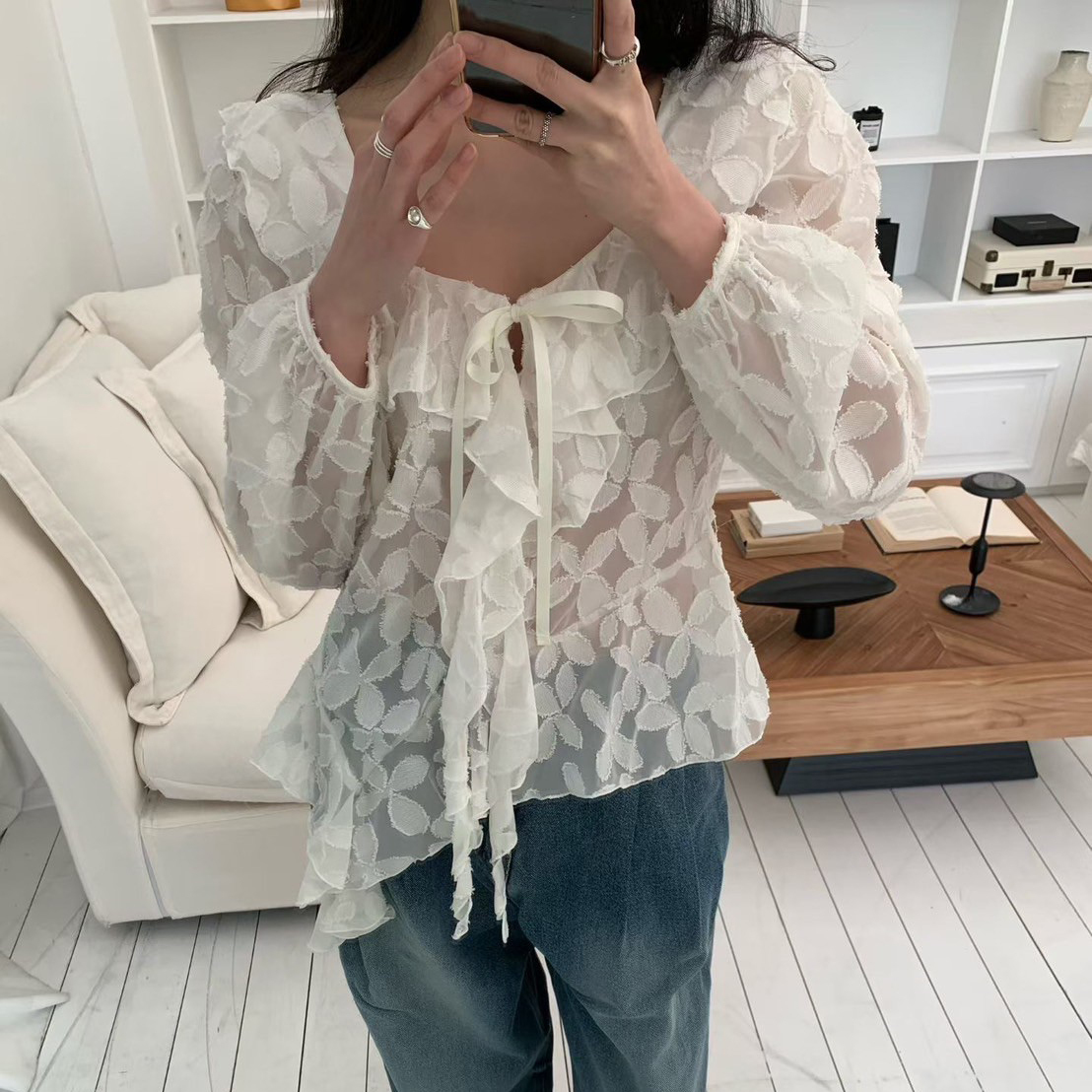 花朵透膚蕾絲荷葉滾邊綁帶方領上衣 / 2色