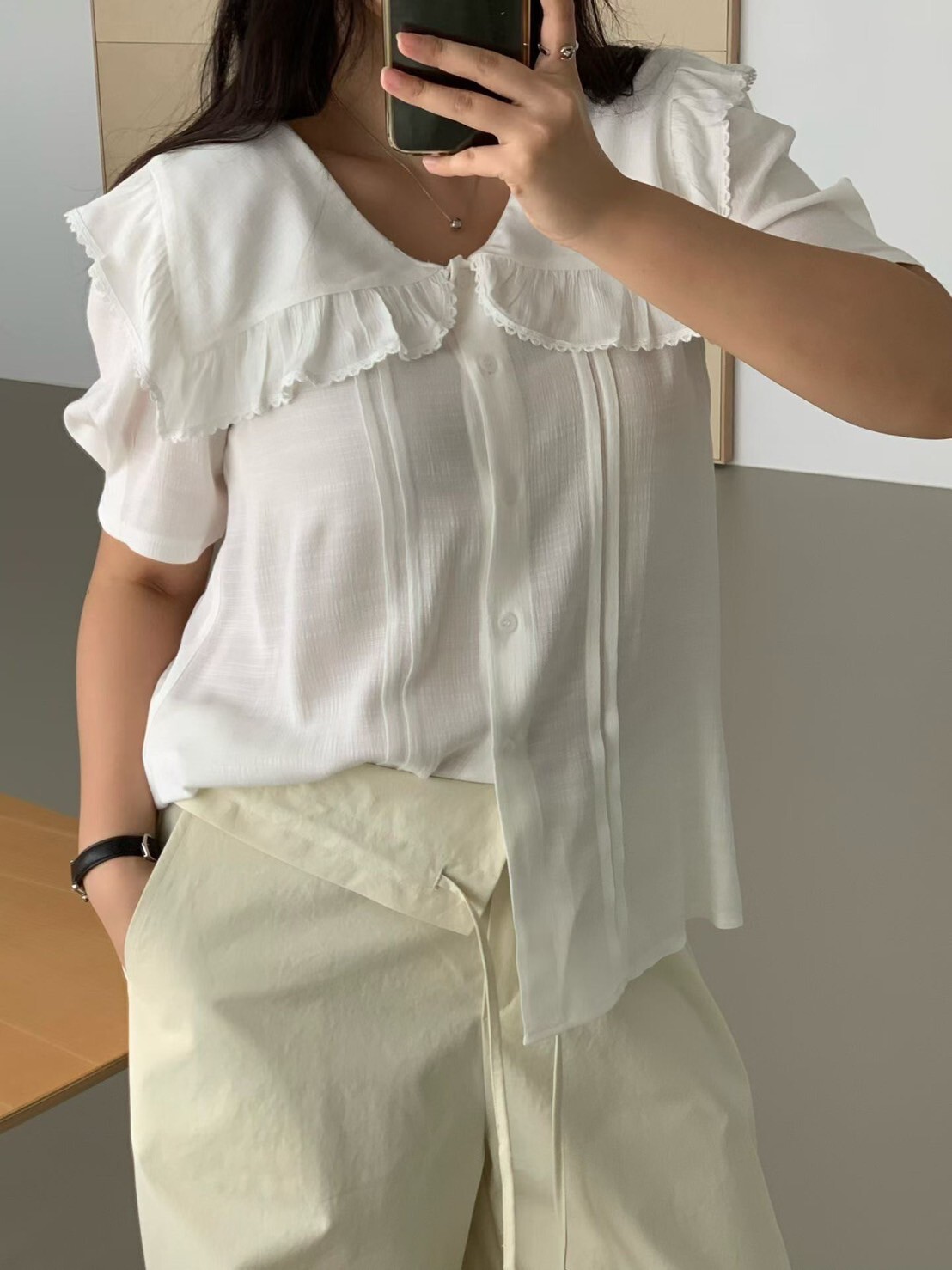 荷葉滾邊大領片造型排釦圓領上衣 / 2色