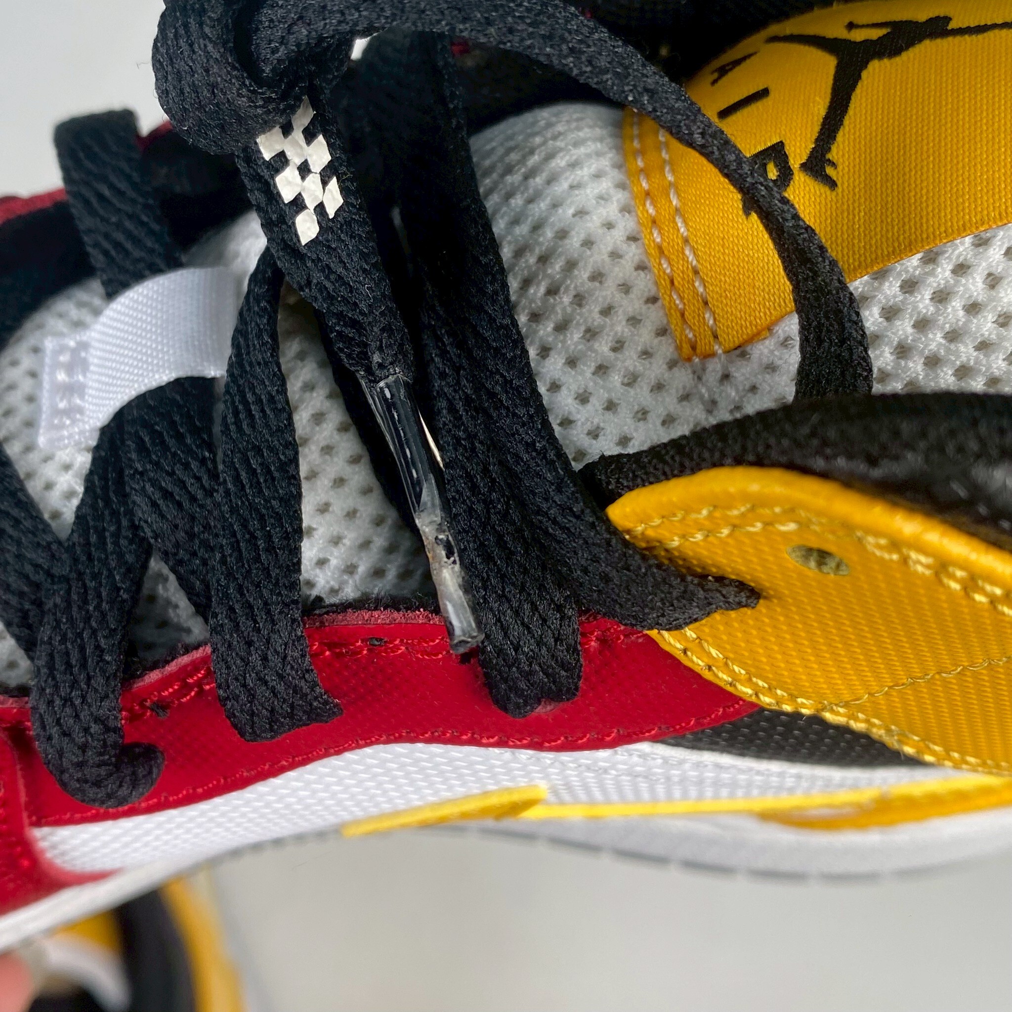 右腳鞋帶頭破損 DJ0336-067 7Y Jordan 1 Mid SEMotorsports (GS)