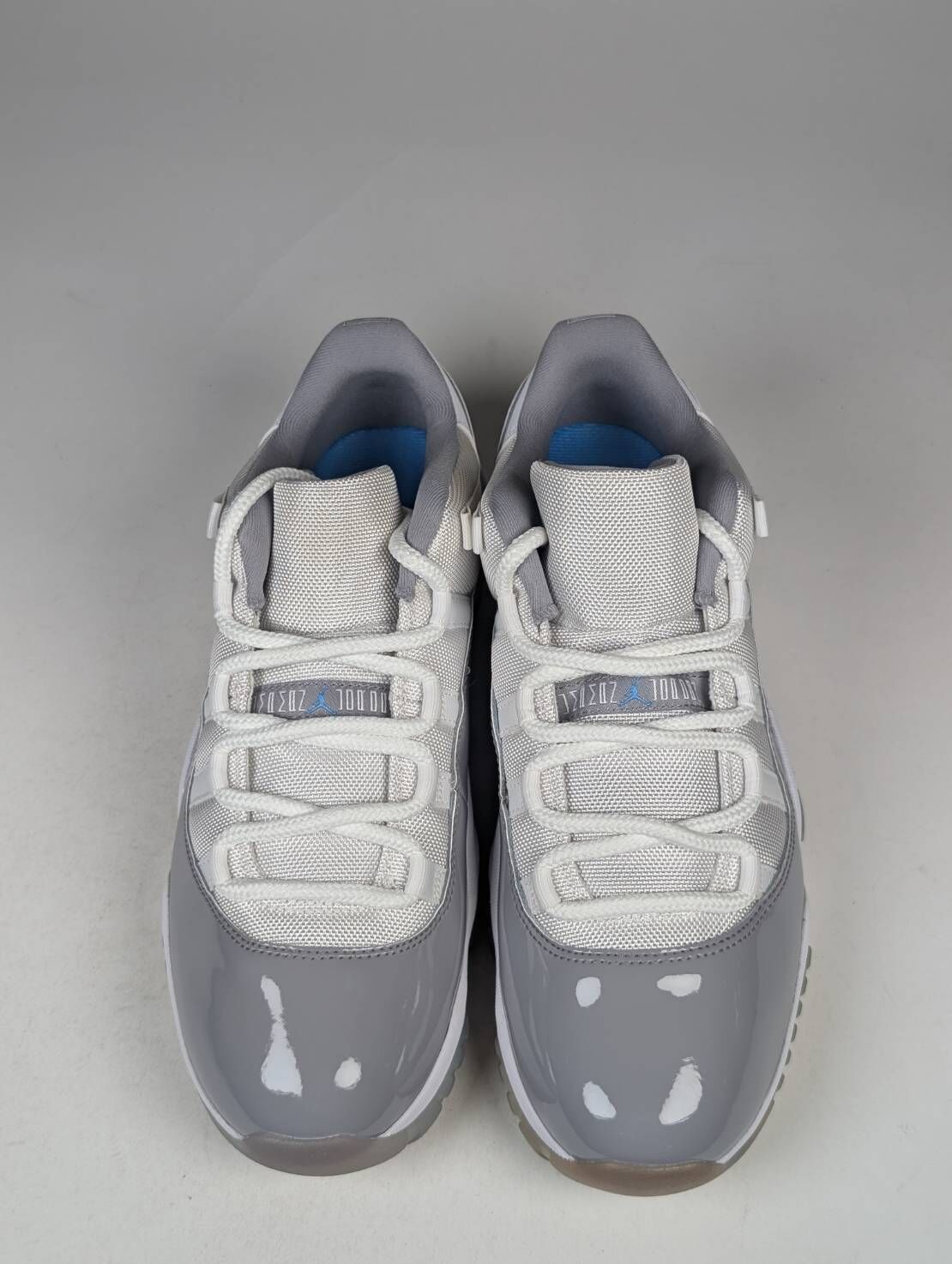 大小腳 左10 右9.5 左右腳鞋底泛黃 右腳鞋面微泛黃AV2187-140/9.5 Air Jordan 11 Low "Cement Grey" 灰水泥 漆皮 休閒鞋 男鞋