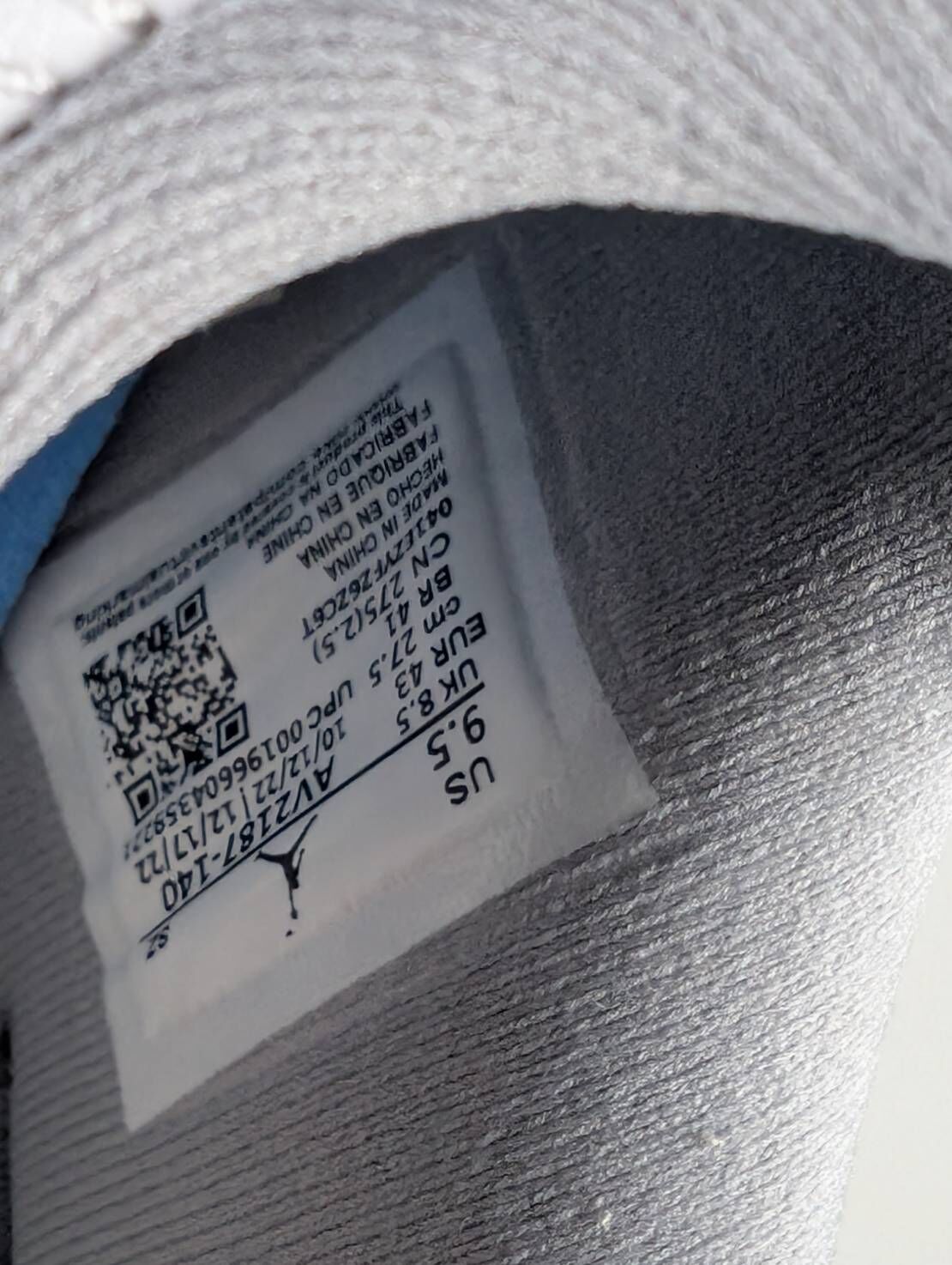 大小腳 左10 右9.5 左右腳鞋底泛黃 右腳鞋面微泛黃AV2187-140/9.5 Air Jordan 11 Low "Cement Grey" 灰水泥 漆皮 休閒鞋 男鞋