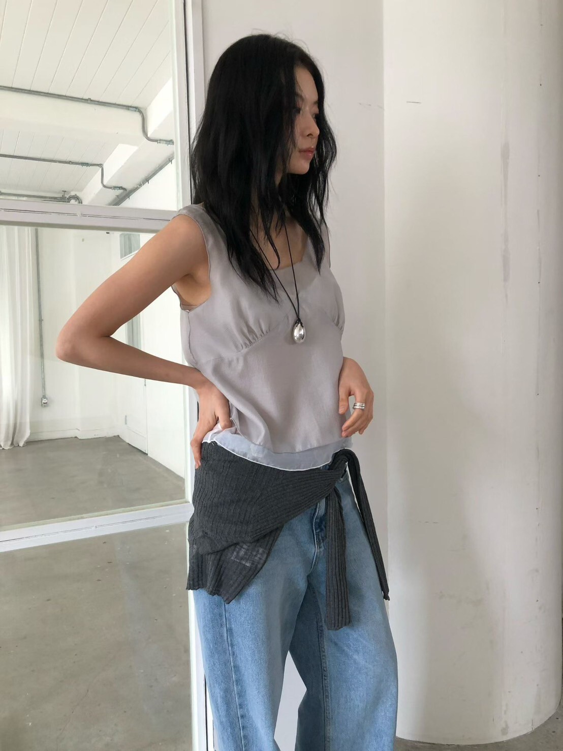 光澤透膚感V領外搭式背心上衣 / 2色