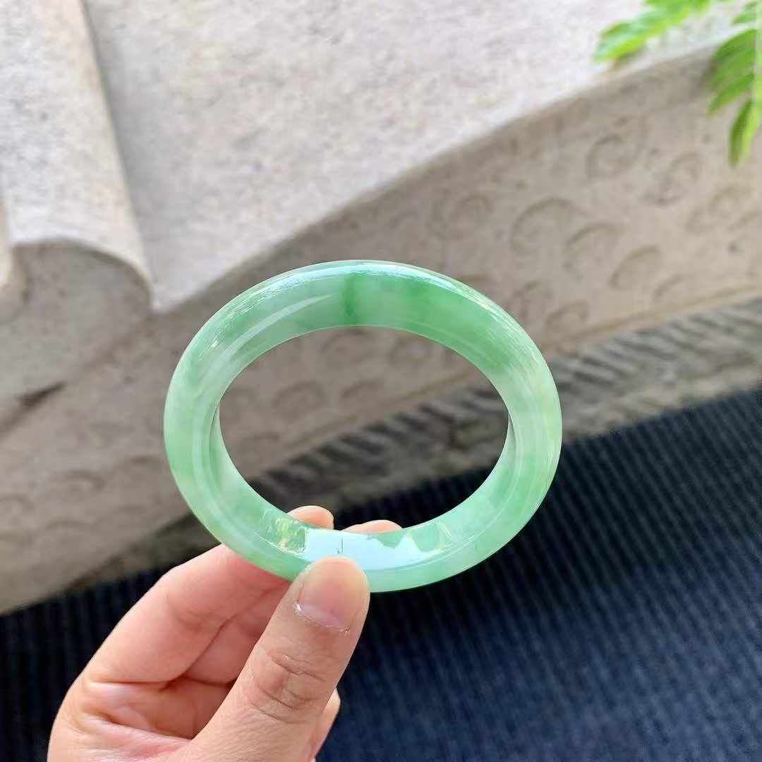 3165646 54.4mm翡翠糯冰飄綠手鐲 (54-56)