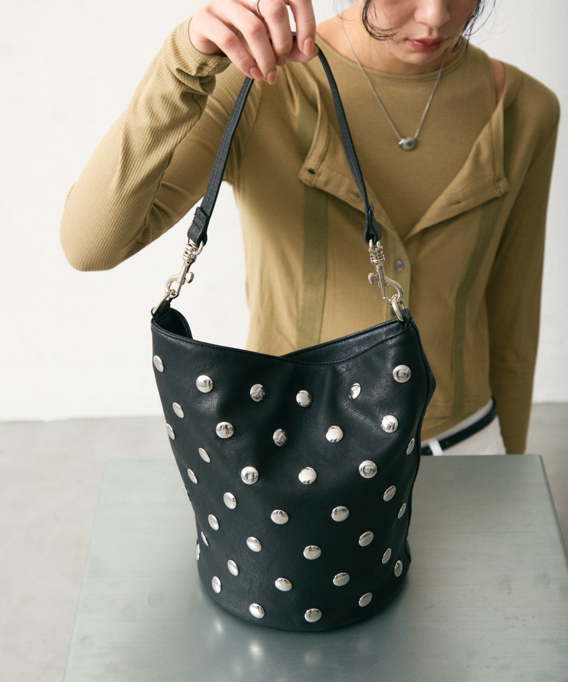 【預購】METAL DOT 2WAY BUCKET BAG 2色 98577169