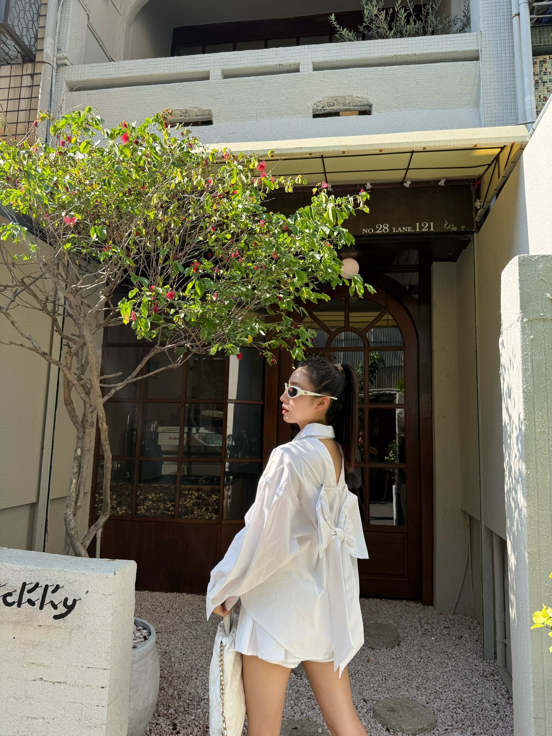 大蝴蝶結美背襯衫套裝