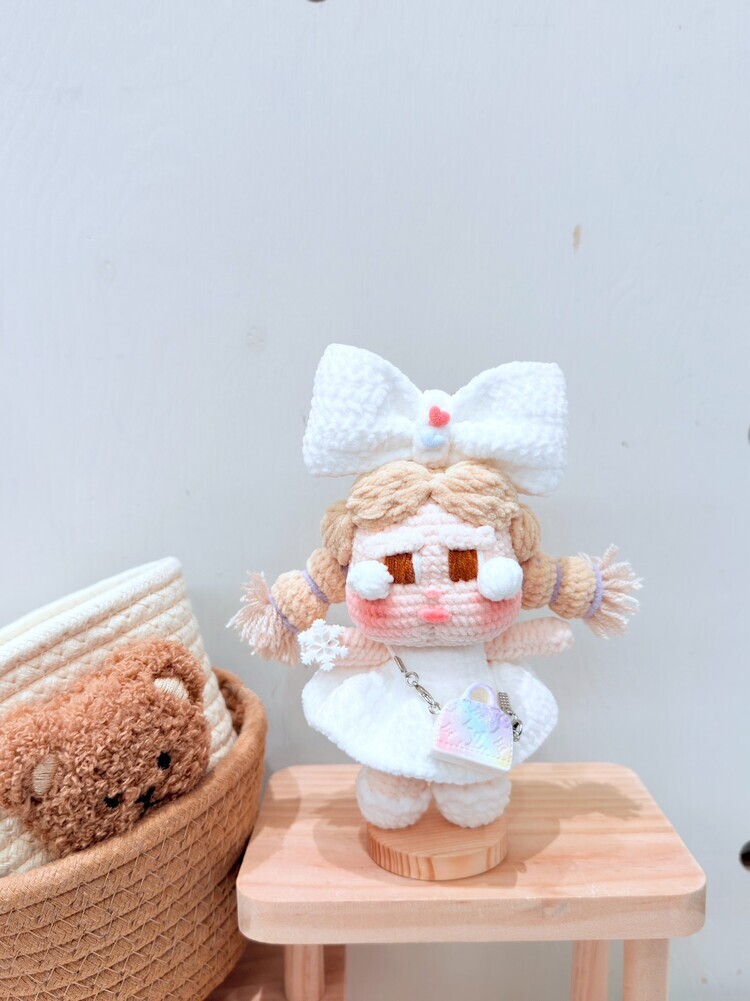 預購014-白大蝴蝶結洋裝哭娃吊飾『約15cm』『預購時間45-90天』