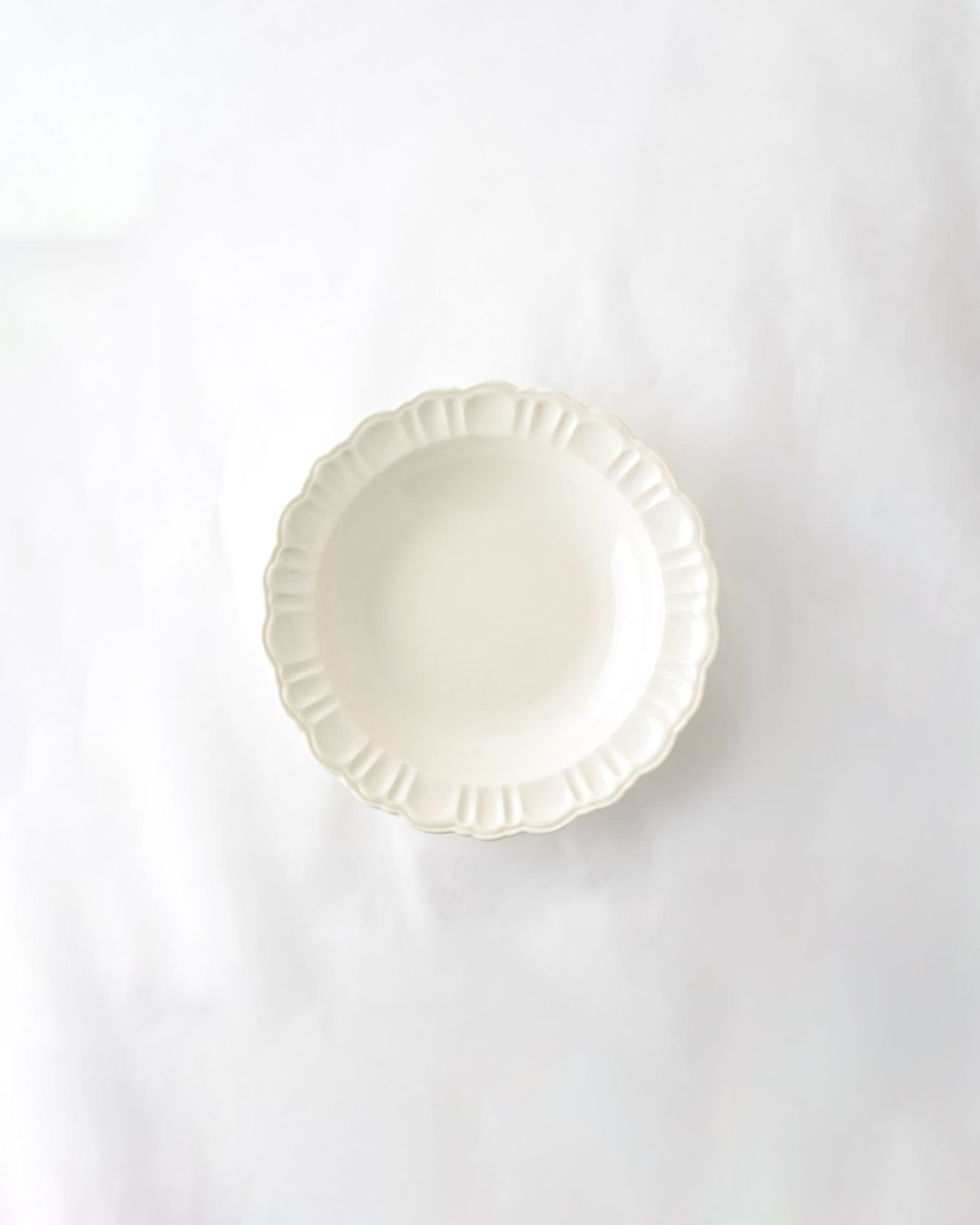 Pomponner 21cm浮雕深碟 米白｜studio m'
