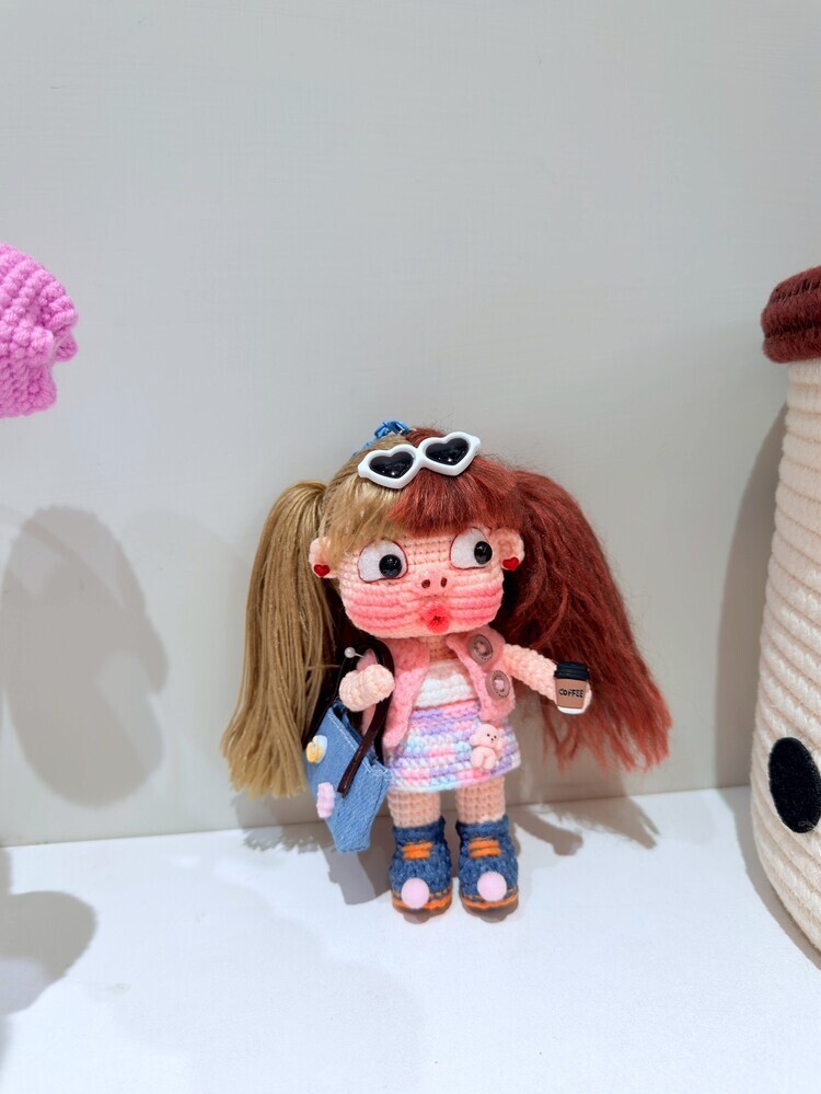 預購018-雙色長髮大眼睛醜娃吊飾((包包、配飾隨機))『約15cm』『預購時間45-90天』