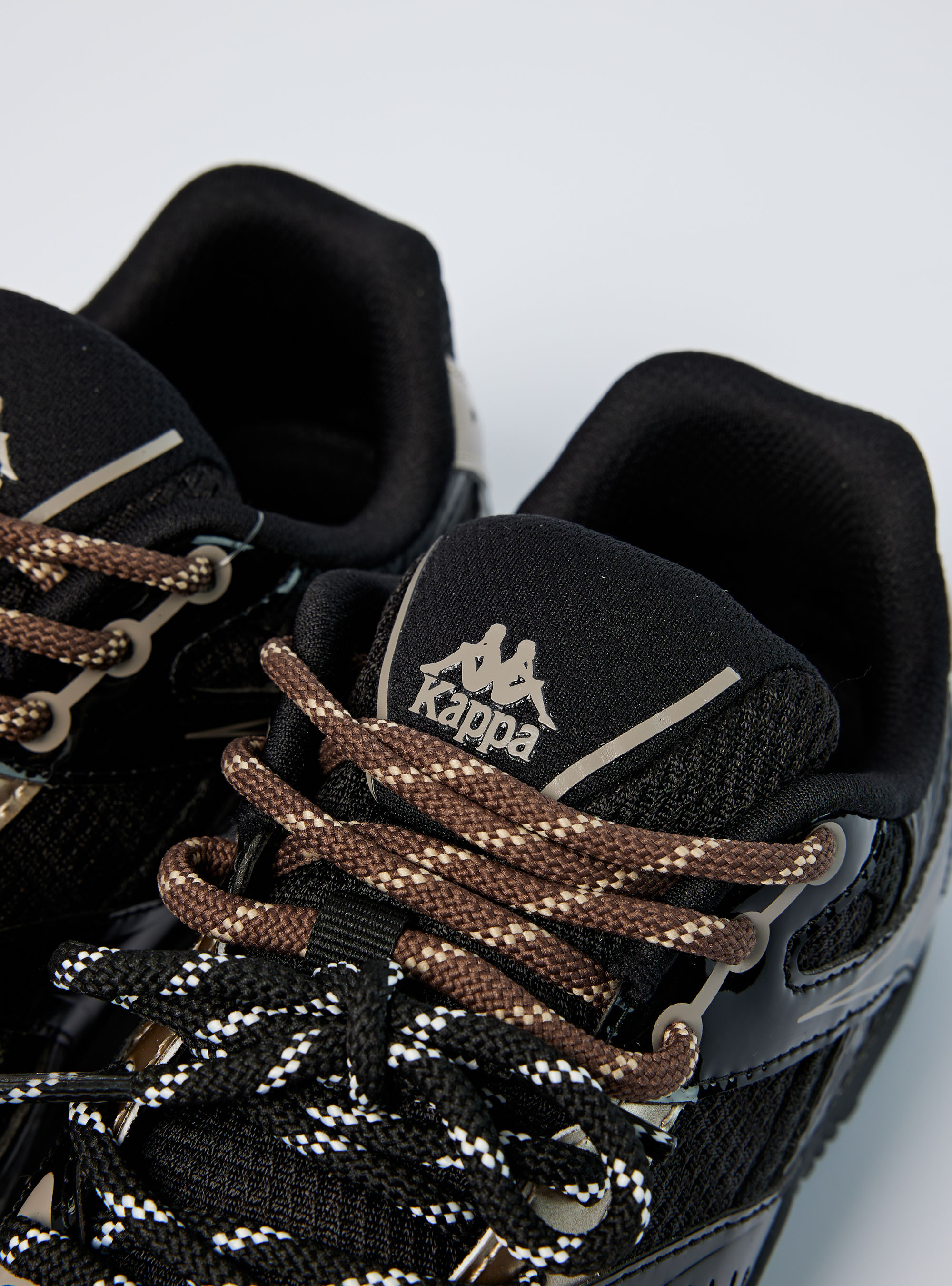 Retro Runner 輕量透氣休閒運動鞋 (黑金)