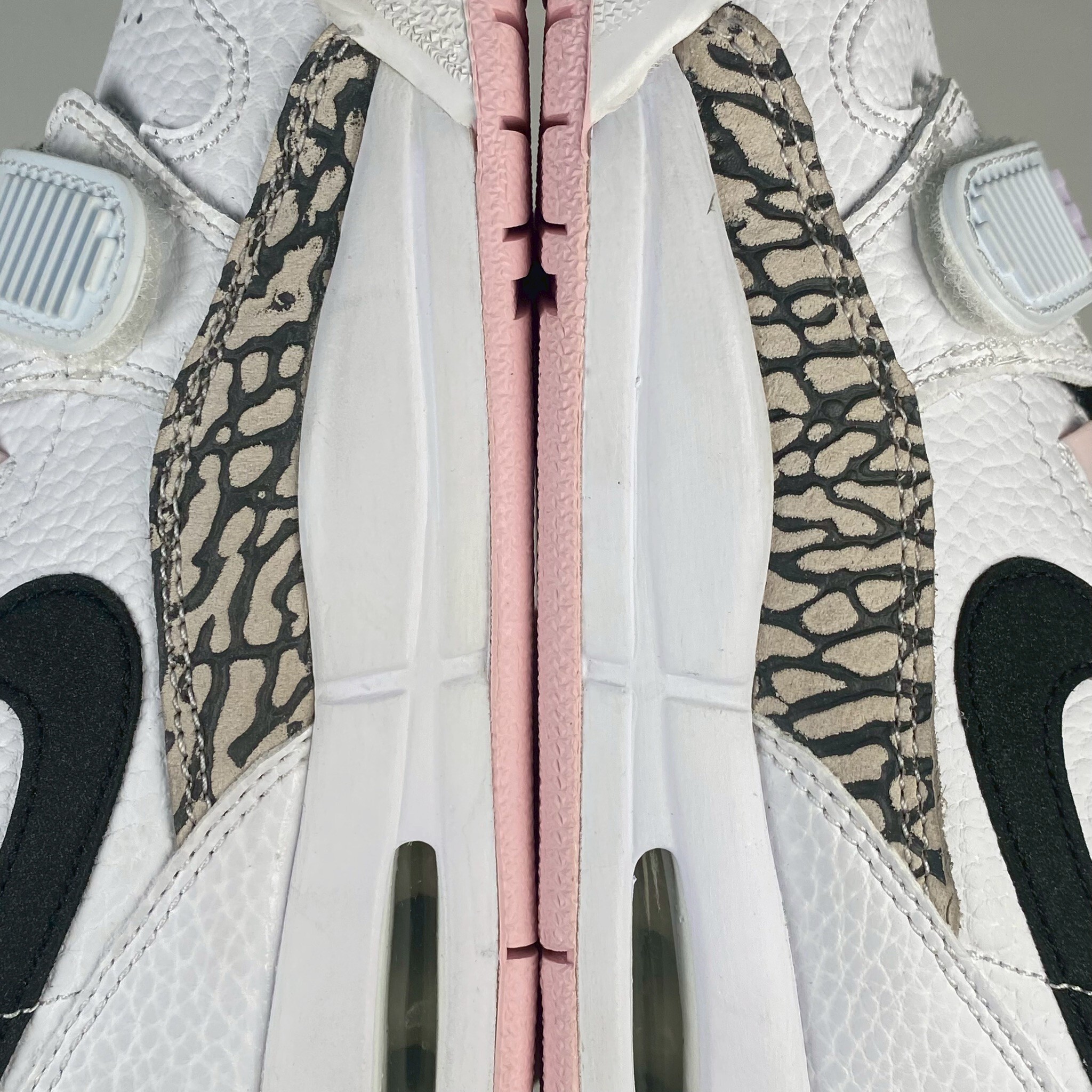 左右腳前頭發黃,左右腳中底為泛黃 378038-123/4.5Y Air Jordan Legacy 312 Low GS '' Pink '' 豹紋 粉色 女款