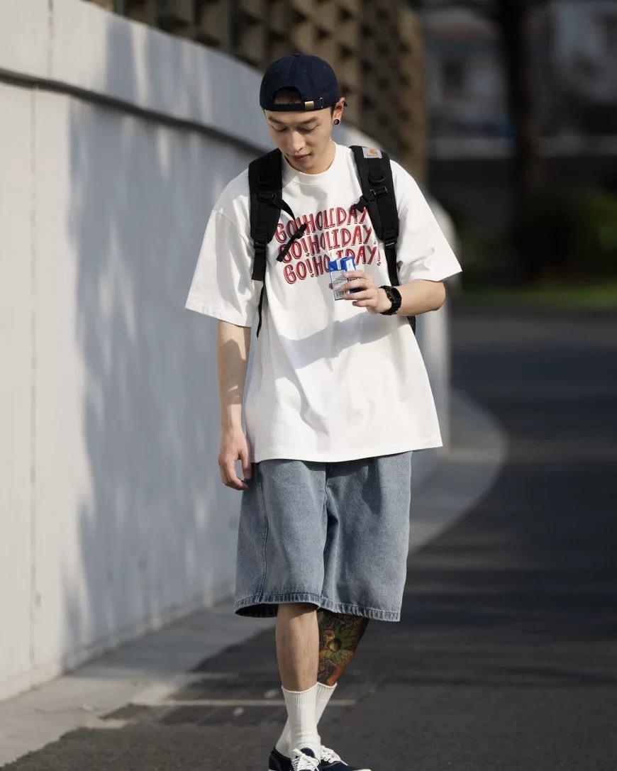 #預購 BELLKENIDEA 日系復古 holiday印花 寬鬆簡約 情侶裝 短踢 兩色