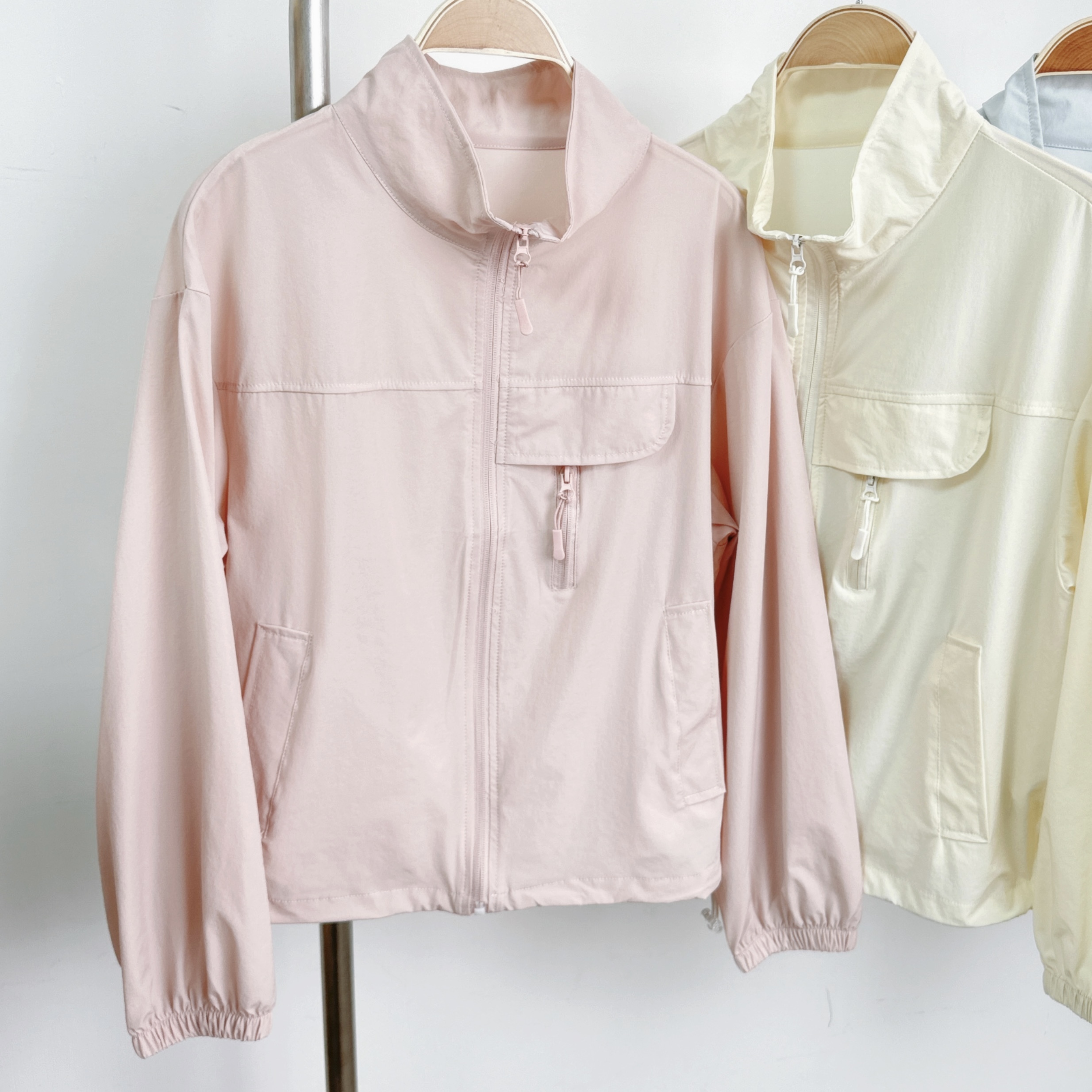 【預訂】拉鍊假口袋小企領索繩腳中版風褸 (G77-G80)