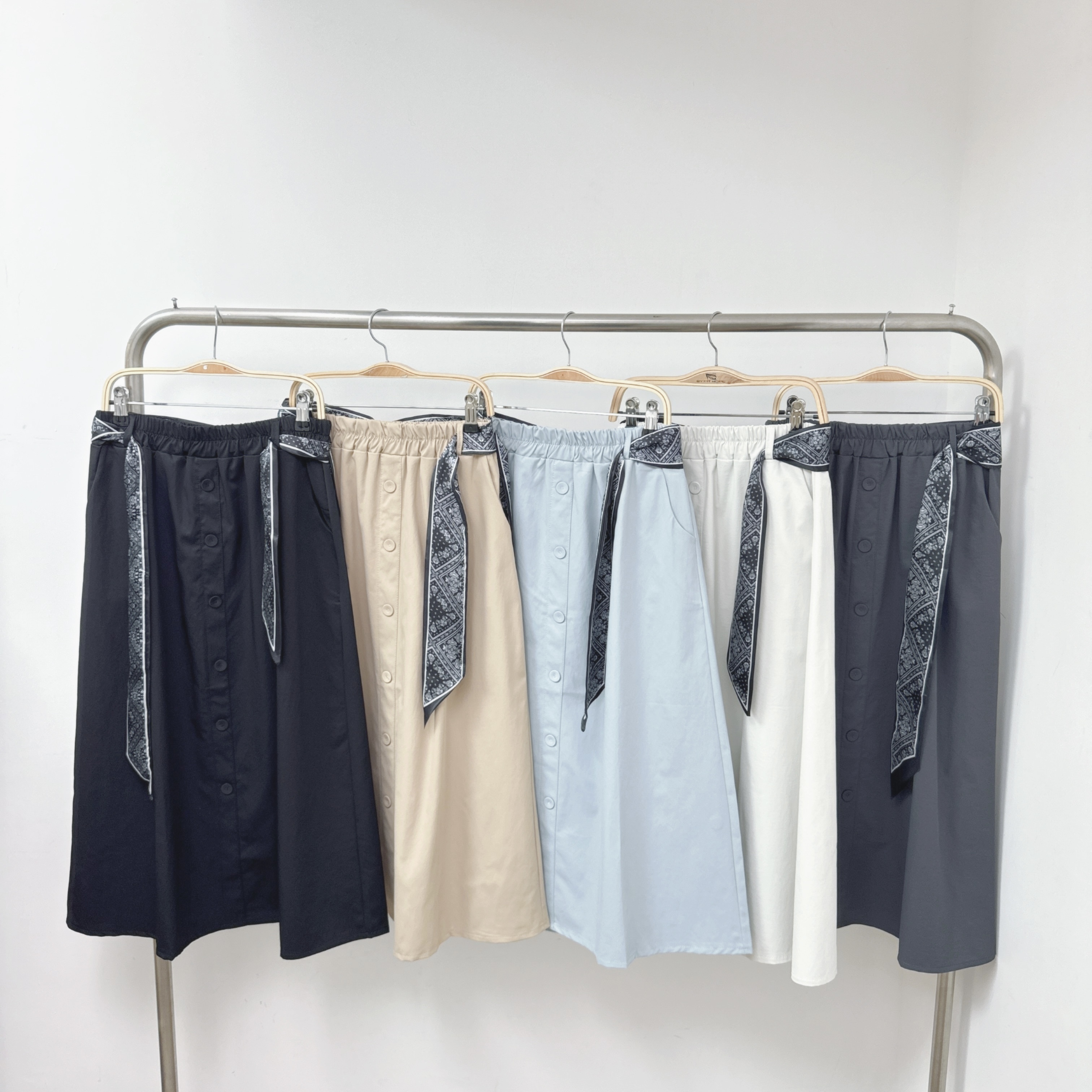 【預訂】腰果花絲帶排鈕裝飾涼爽風衣布料半身裙 (K44-K48)