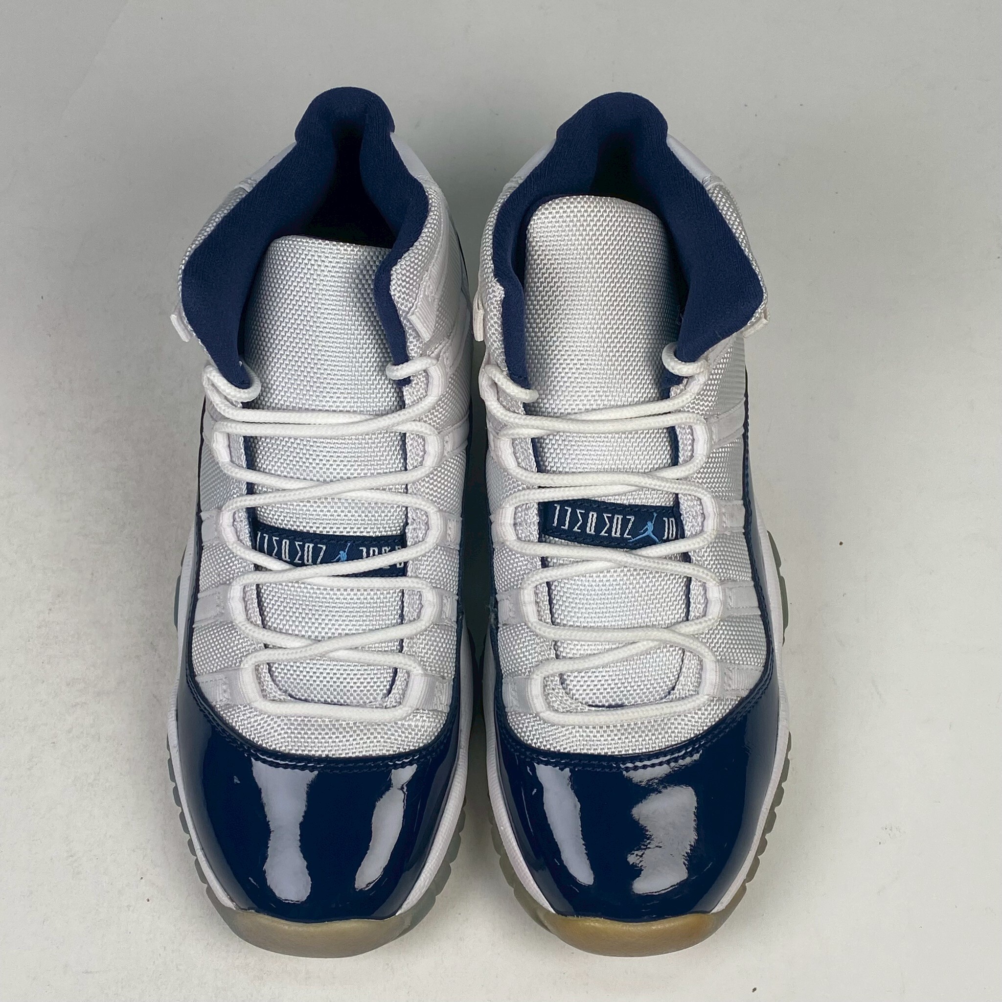 左右腳鞋面髒污 大底泛黃 378038-123/5Y AIR JORDAN 11 “WIN LIKE ’82” GS  女款