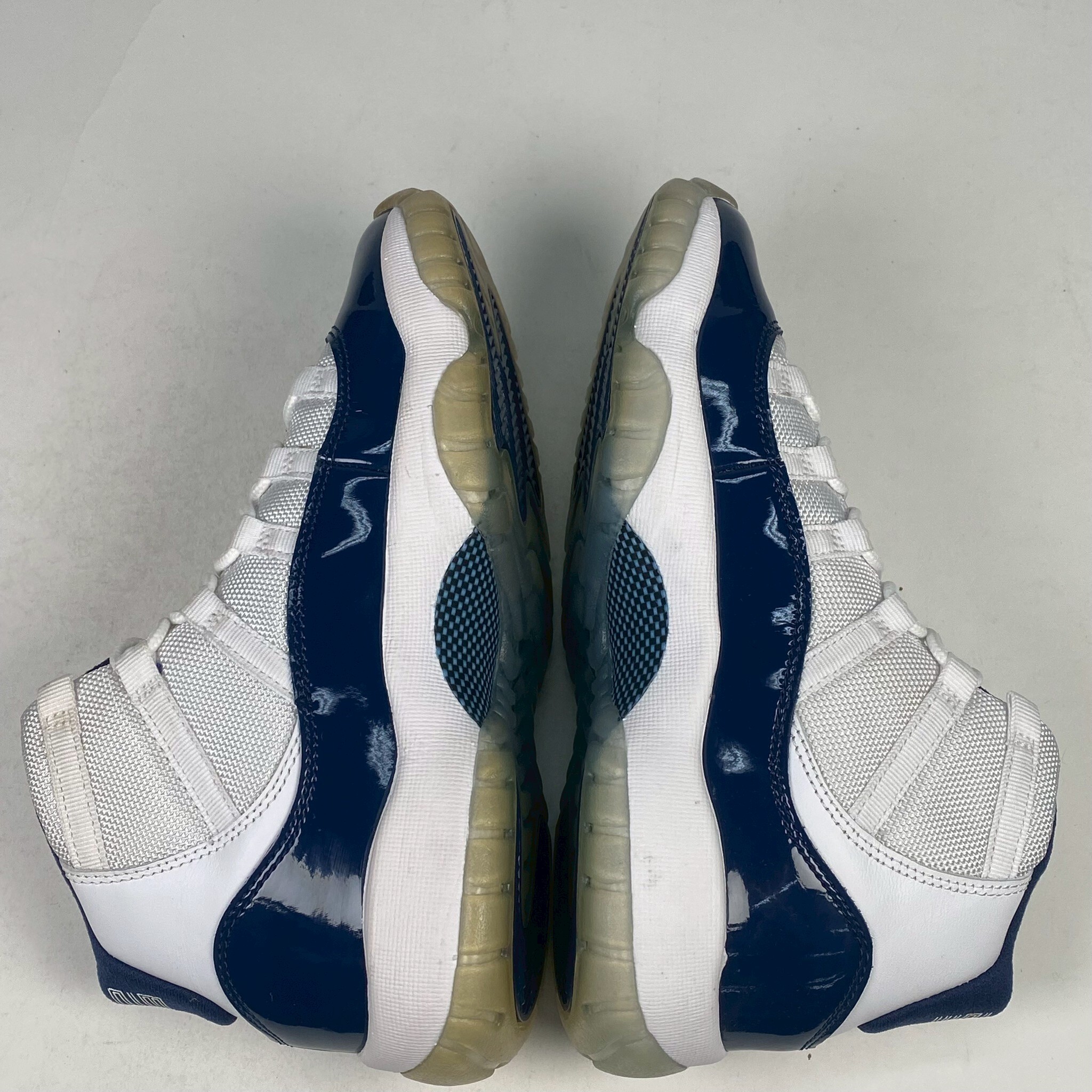 左右腳鞋面髒污 大底泛黃 378038-123/5Y AIR JORDAN 11 “WIN LIKE ’82” GS  女款