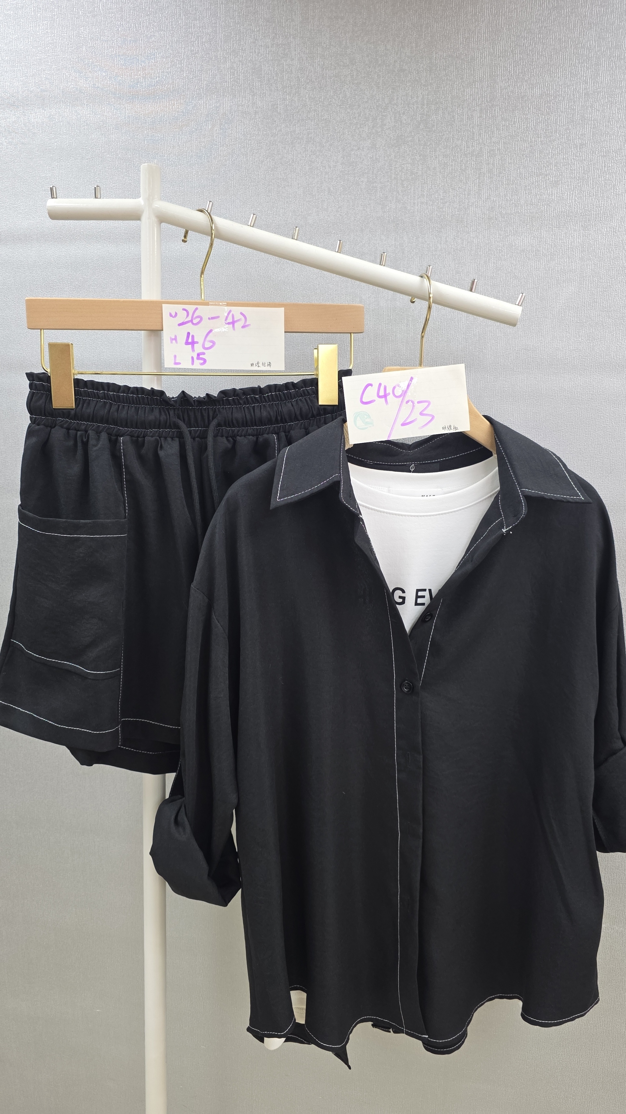 CF8101 恤衫+短褲套裝。胸40 長23 腰26-42 H46 長15