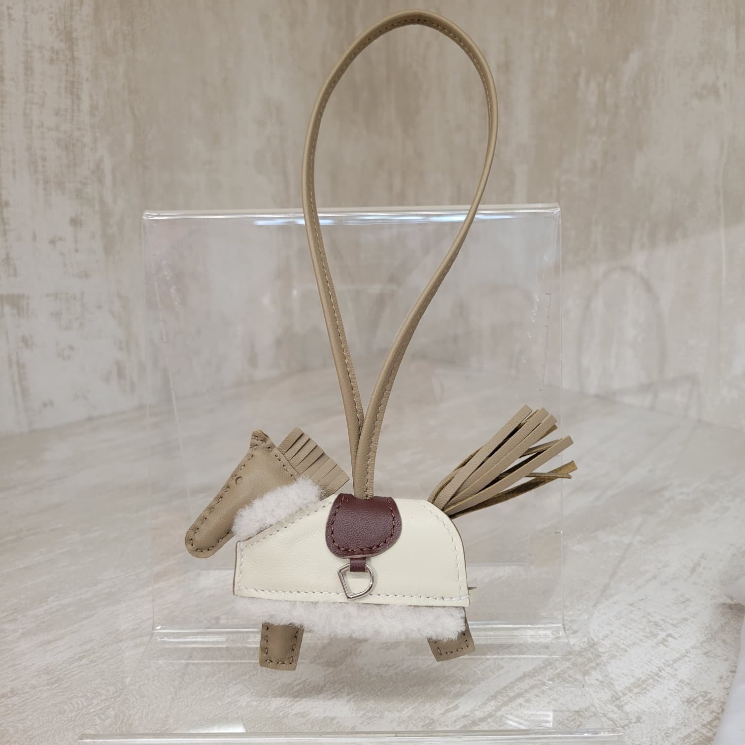 HERMES Rodeo Robeo Plush PM charm beige marfa / terre / craie / écru