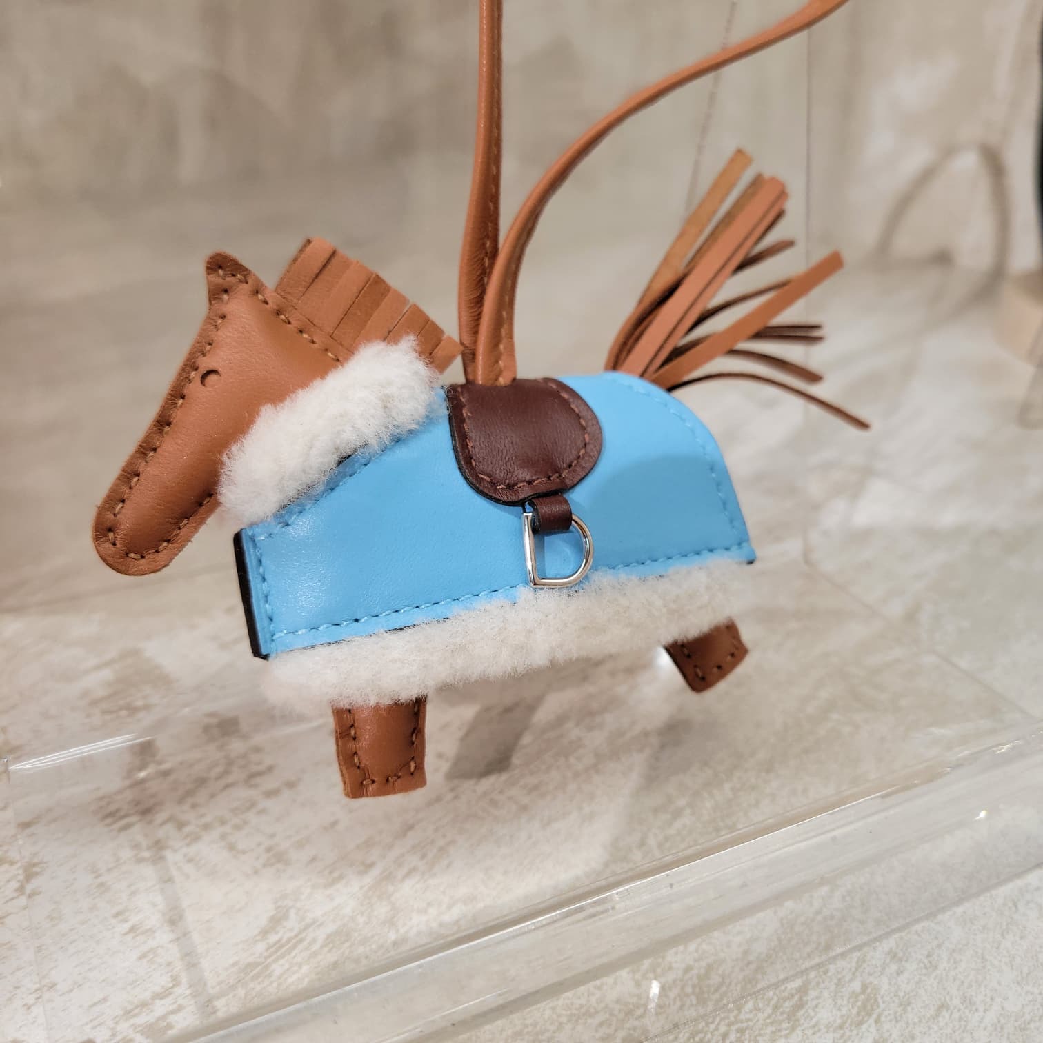 HERMES Rodeo Robeo Plush PM charm gold / terre / céleste / écru