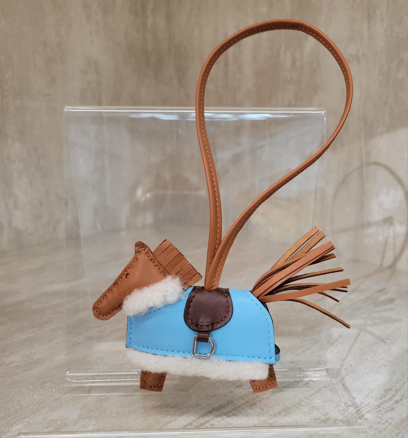 HERMES Rodeo Robeo Plush PM charm gold / terre / céleste / écru