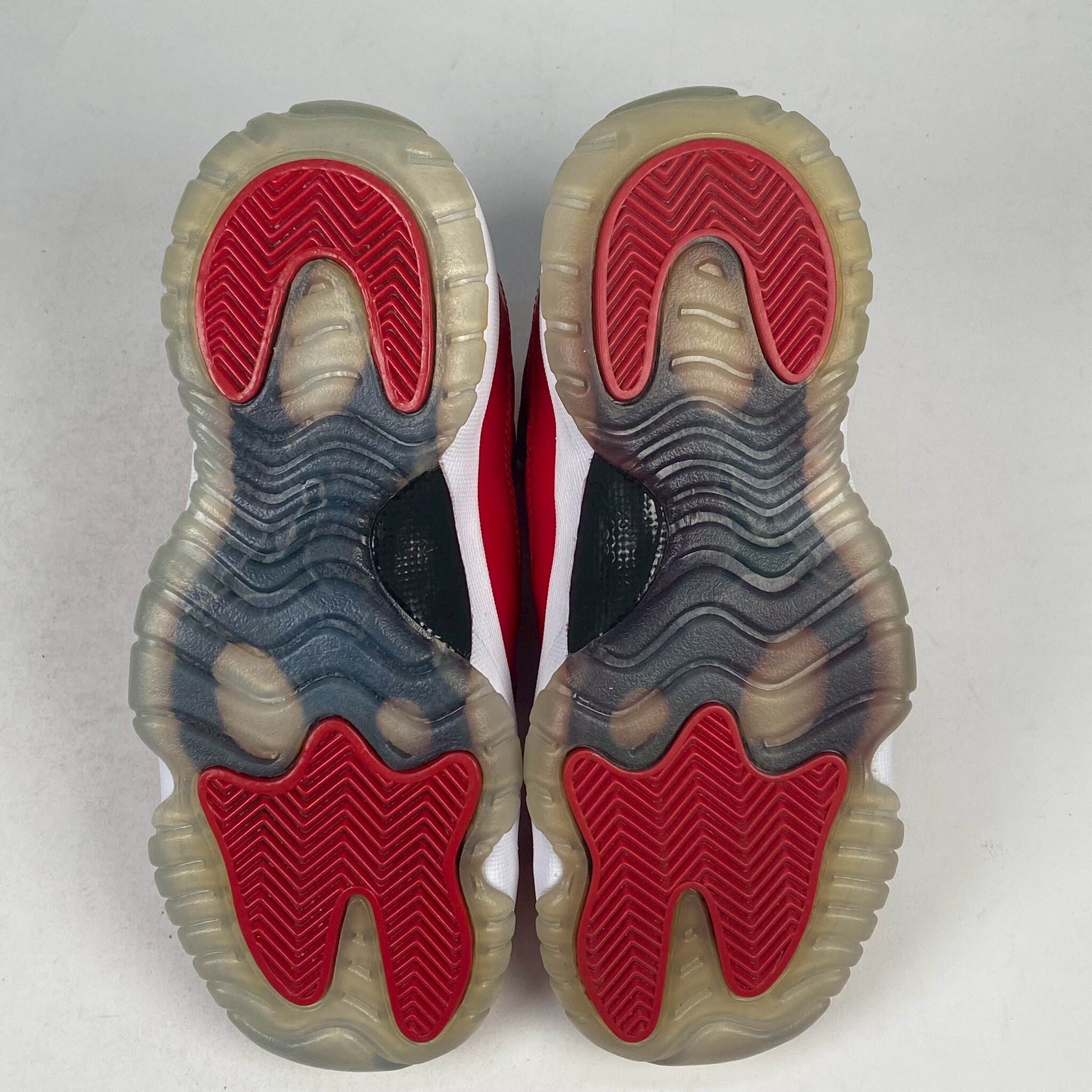 左右腳鞋面氧化大底發黃 378038-623/4Y Air Jordan 11 Retro GS Win Like 96 聖誕紅 女鞋