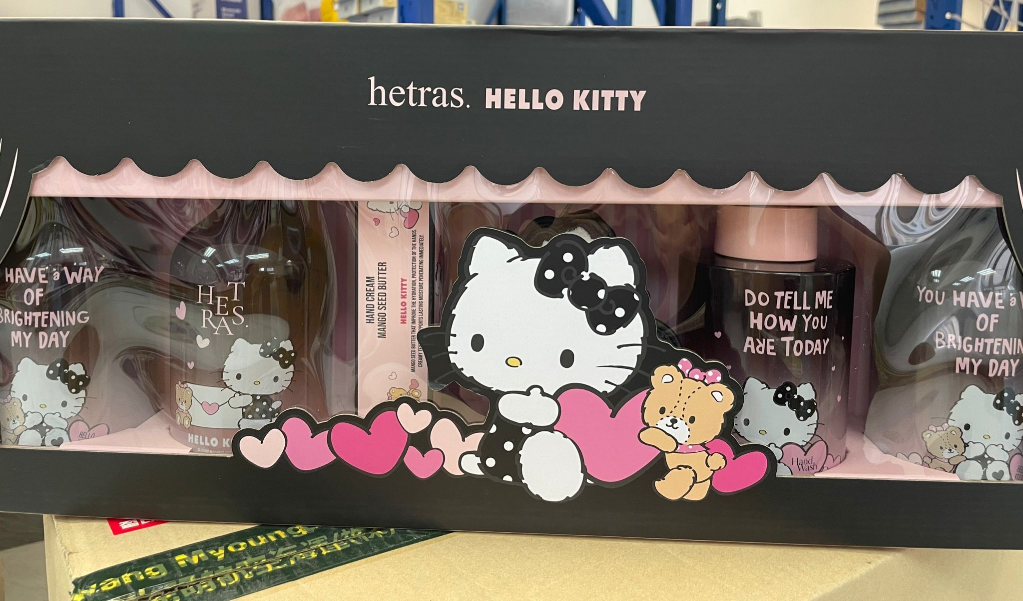 260331 HETRAS x Hello Kitty 限定名禮盒